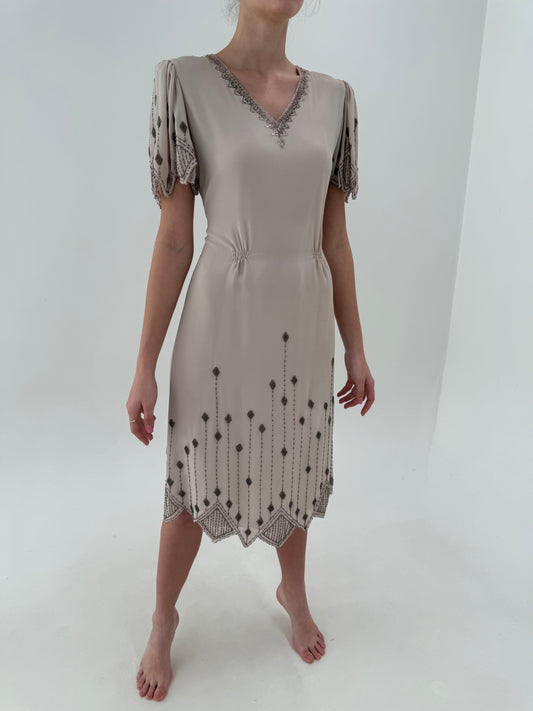 Rochie în stil Gatsby cu aplicații manuale delicate sand nude