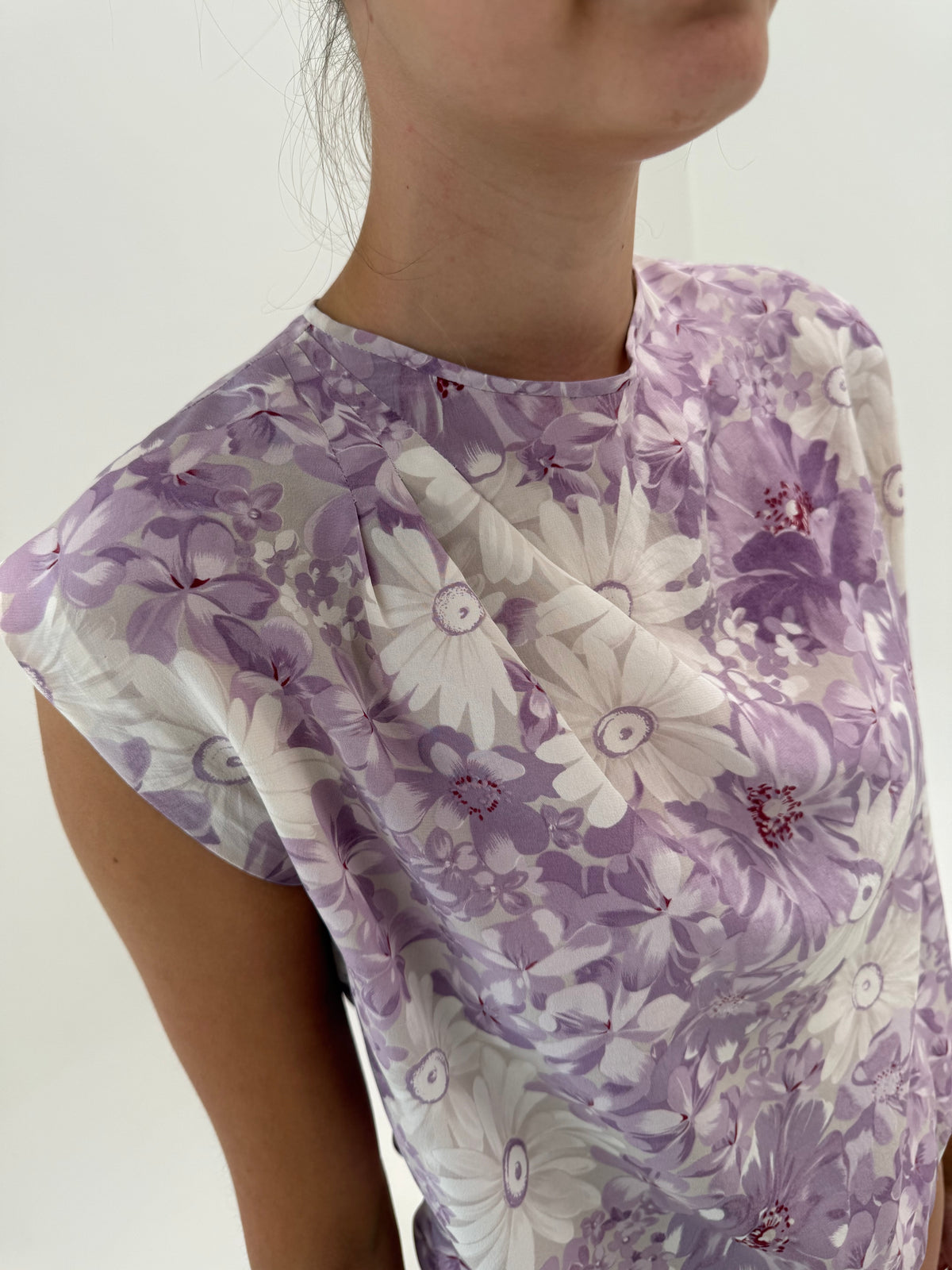 Top din mătase naturală cu print floral superb lavandă