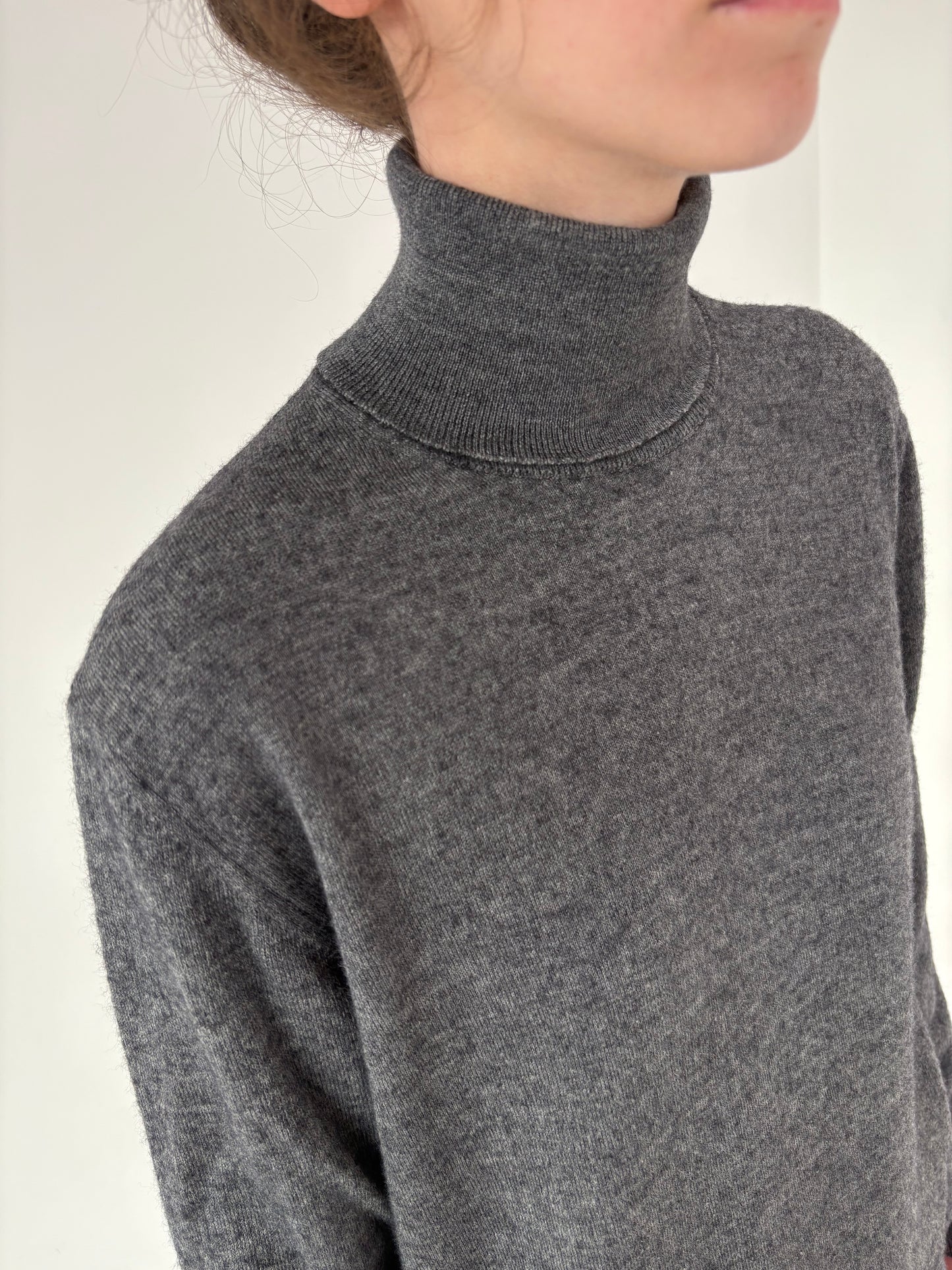 Maleta din lana merino extrafina cu manșete îngustate