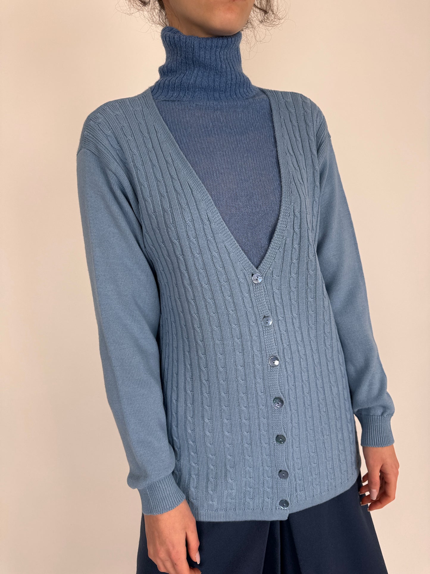 Cardigan jeans blue cu torsade din lana merino extafina de gramaj mare