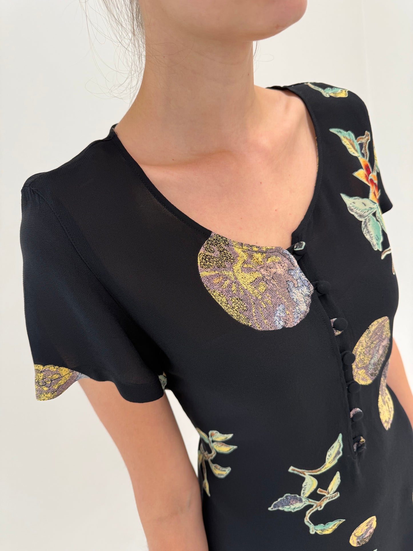 LBD Armani vaporoasă de vară în croi ușor cambrat atemporal