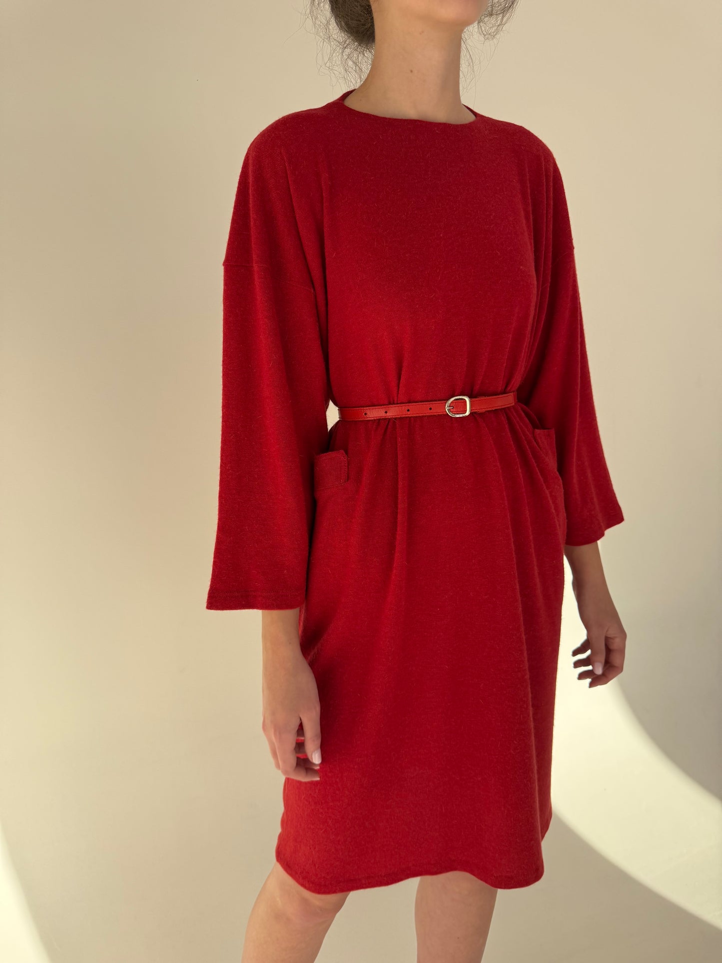 Rochie vintage cherry red cu mânecă fluture în croi retro modern