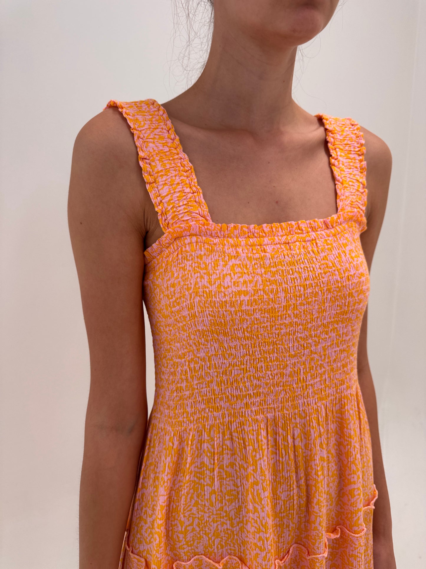 Rochie midi lung cu bustier smock în stil corsaj ultra confort roz cu oranj