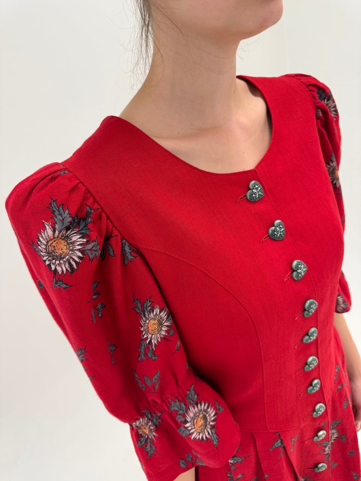 Rochie maxi din pânză grea de in cu corsaj și mâneci ușor bufante