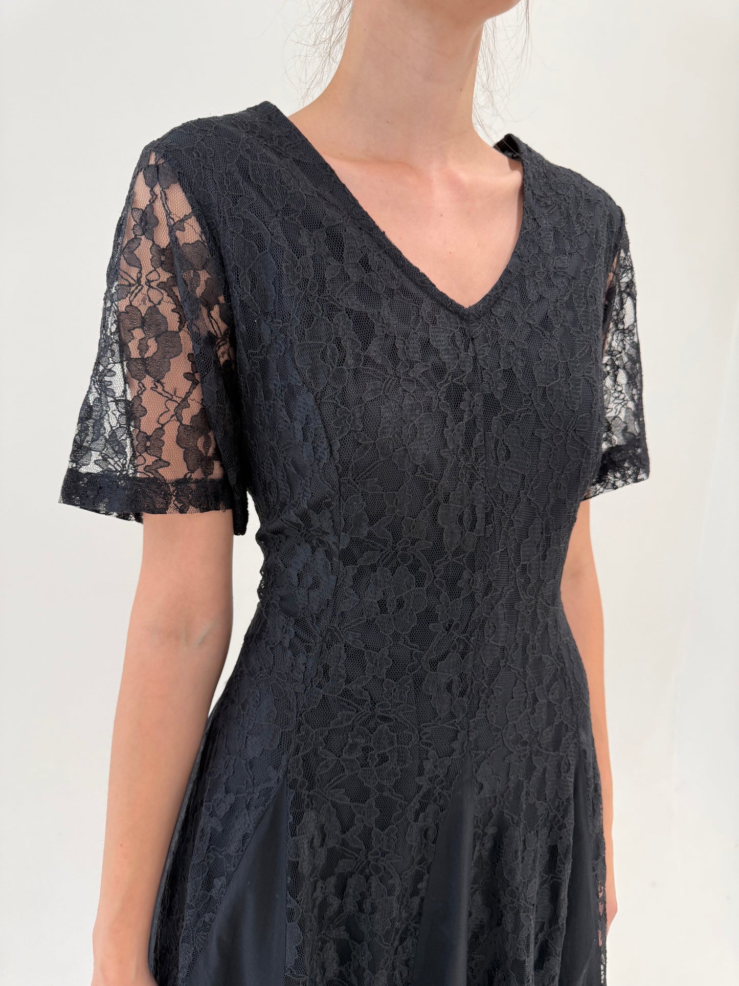 LBD vintage maxi in croi de ani 50 din dantelă cu lungime specifică perioadei