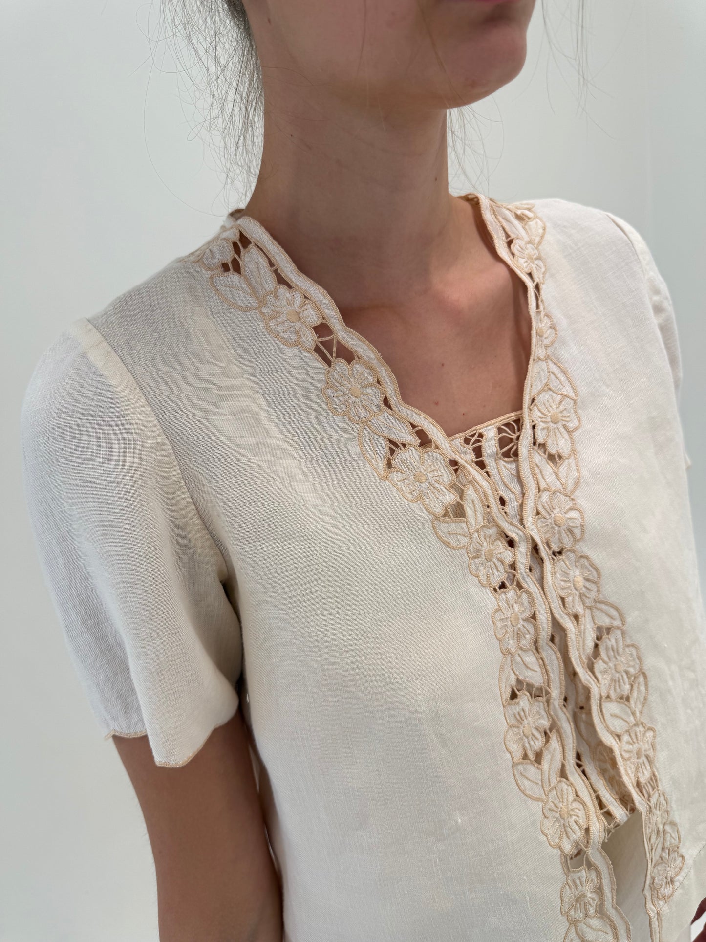 Set luxury din in cu broderie excepțională camel în croi clasic