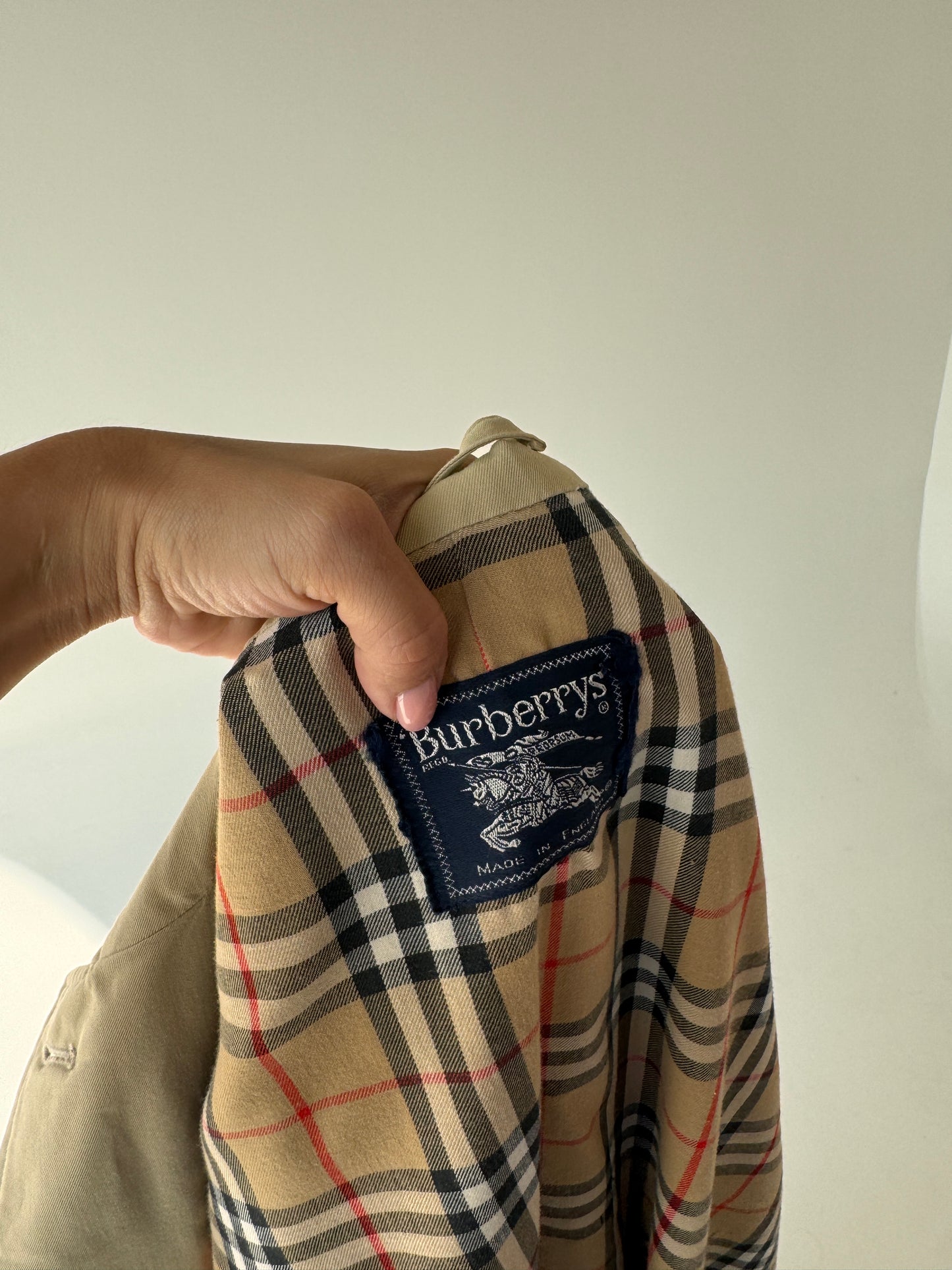 Trench vintage Burberry camel impermeabil cu talie marcată reglabilă