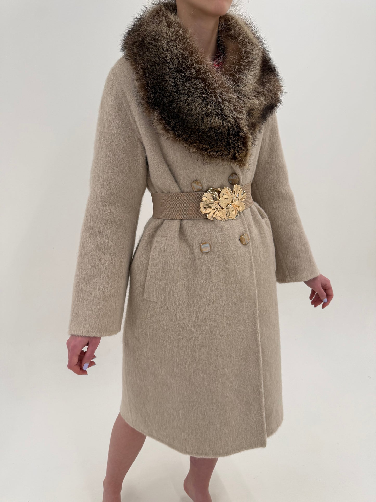 Palton ultra luxury Piacenza lucrat manual din cașmir și lana cu guler amplu de blană