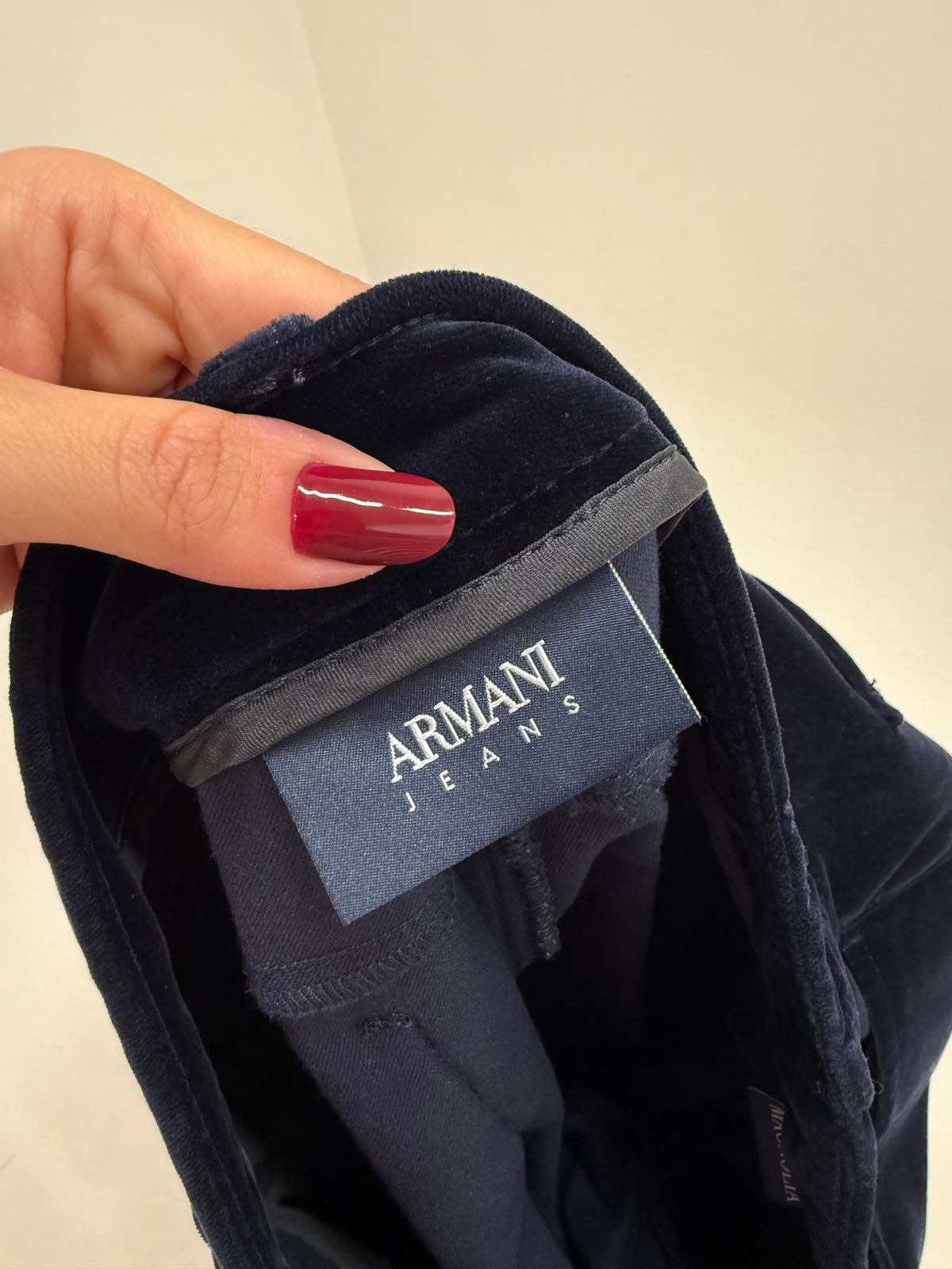 Pantaloni Armani petite albastru cerneală cu catifea de bumbac ultra confort