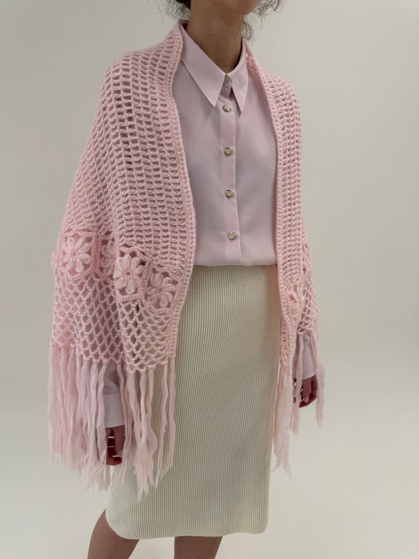 Capa vintage italiană roz pudrat lucrată manuală din lana extrafina