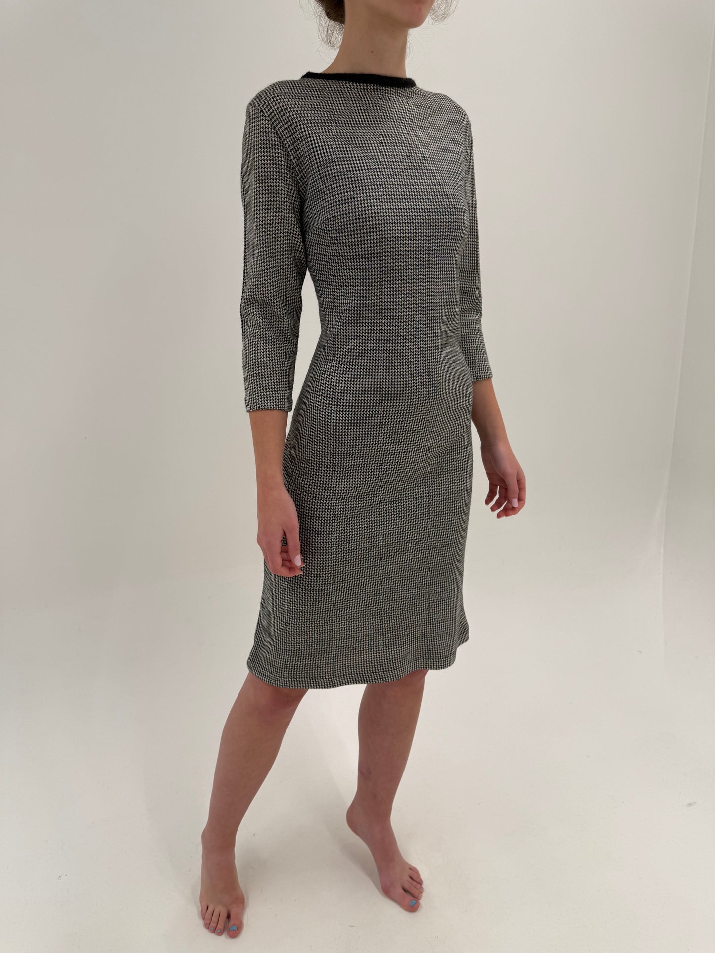 Rochie Old vintage body-skimming anii 60 din tricot de lana extrafina