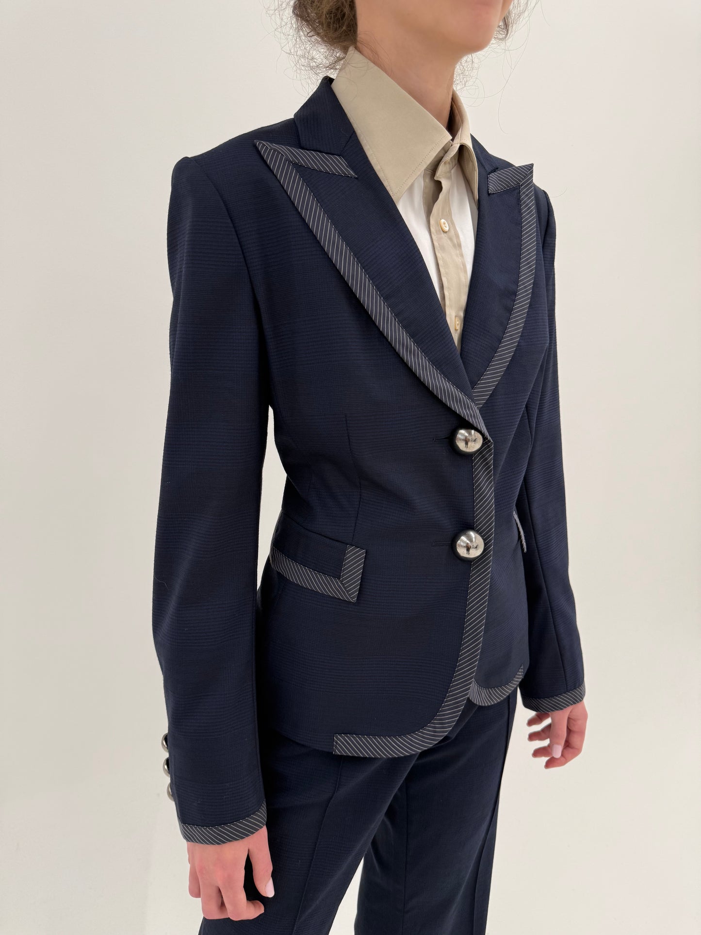 Costum Moschino în croi super actual din lana extrafina cu pantaloni palazzo