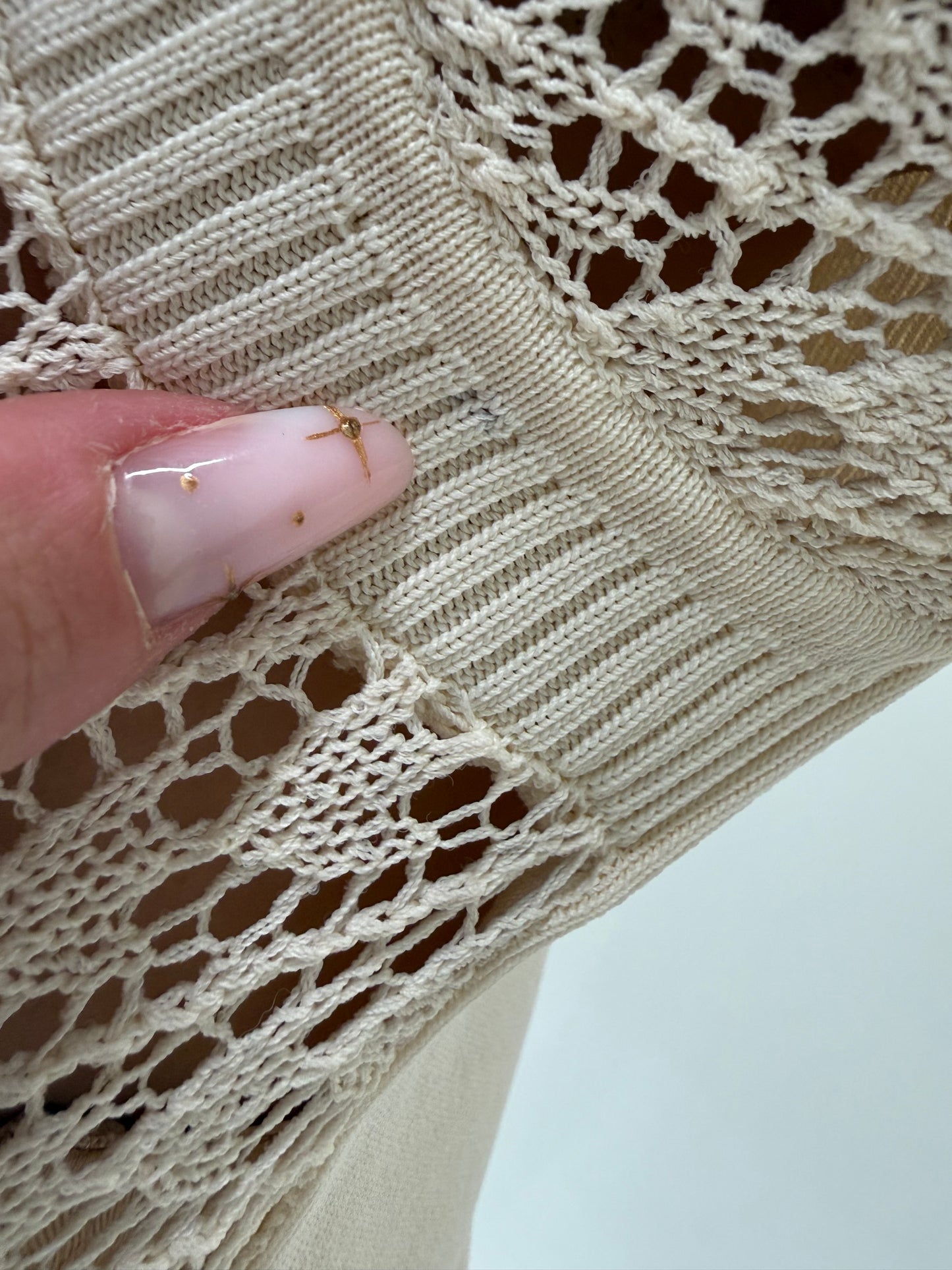 Soft knit ultra feminin nude din vascoza cu mătase naturală