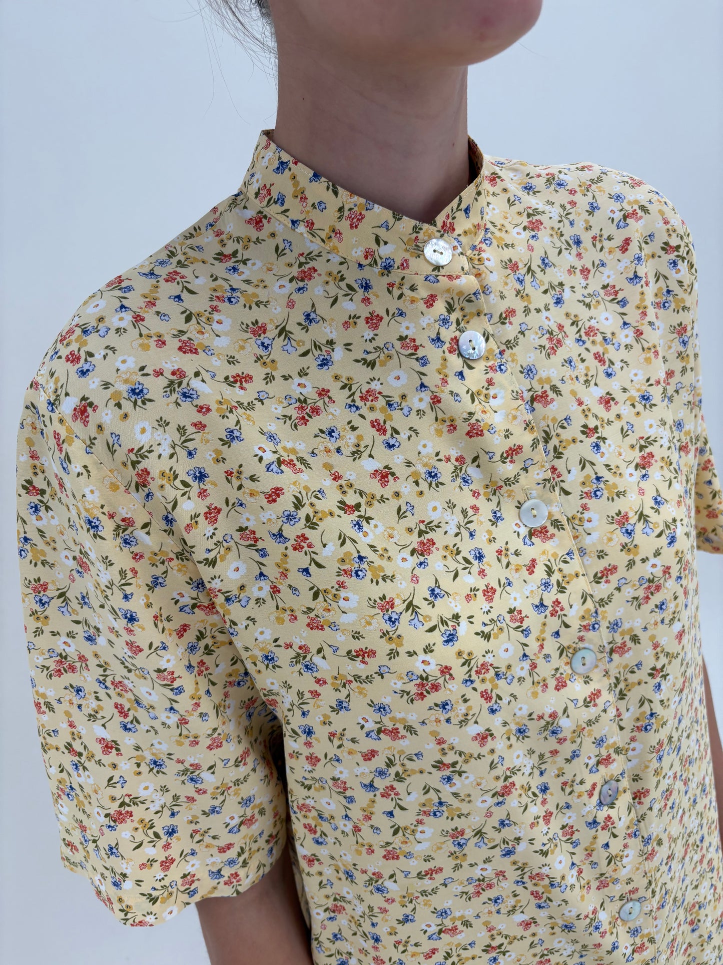 Cămașa vintage butter yellow cu print floral delicat