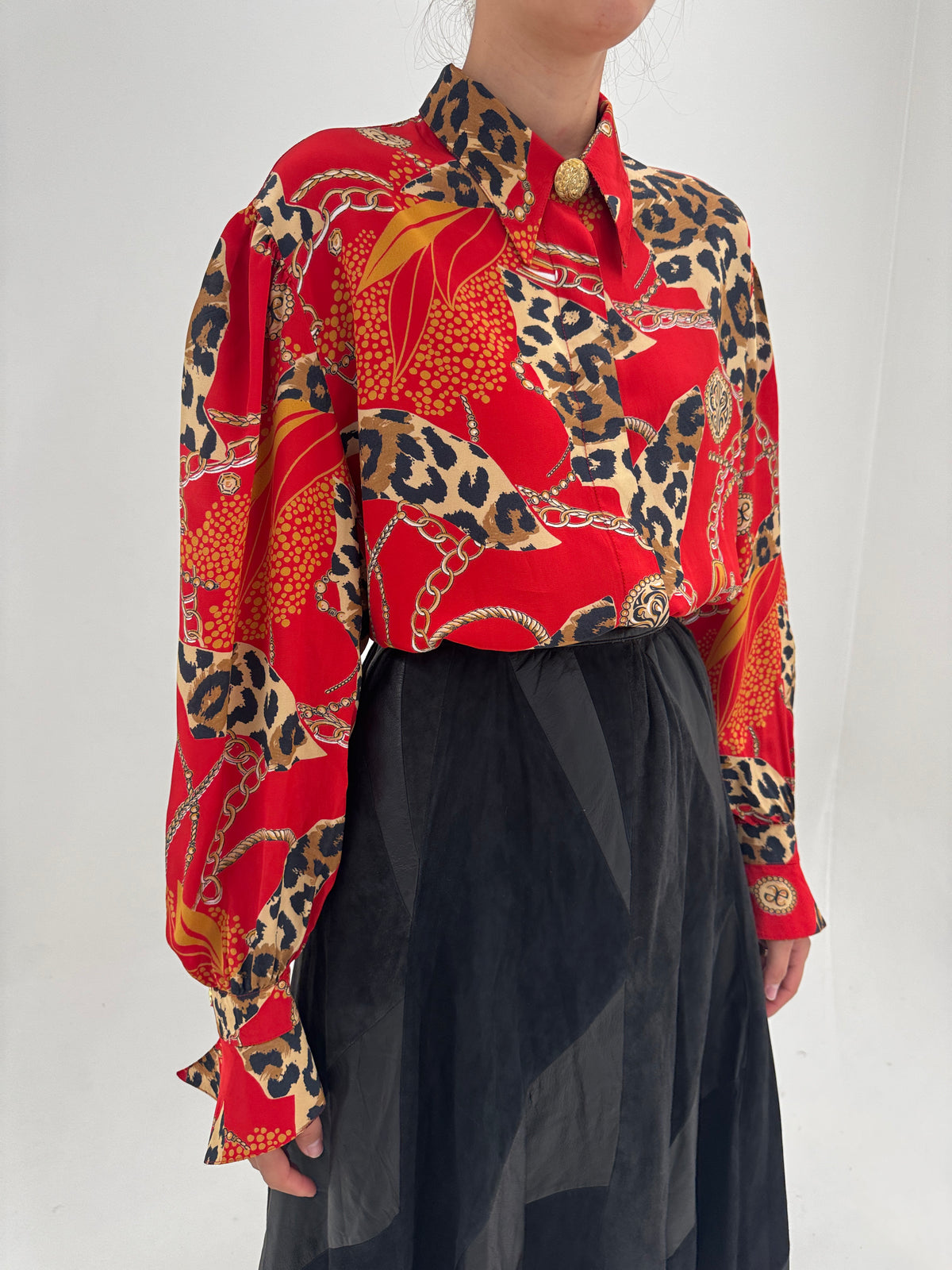 Cămașa statement Elegance cu print în stil Versace și revere mari