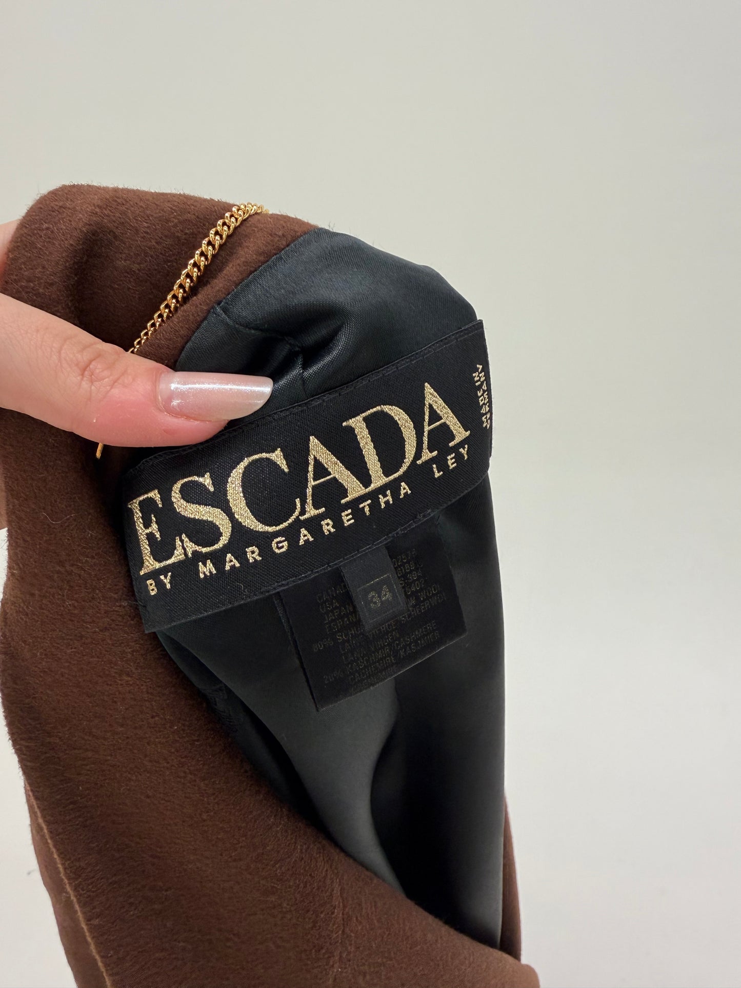 Vestă cambrata Escada tip sacou din lana și cașmir cu închidere dublă