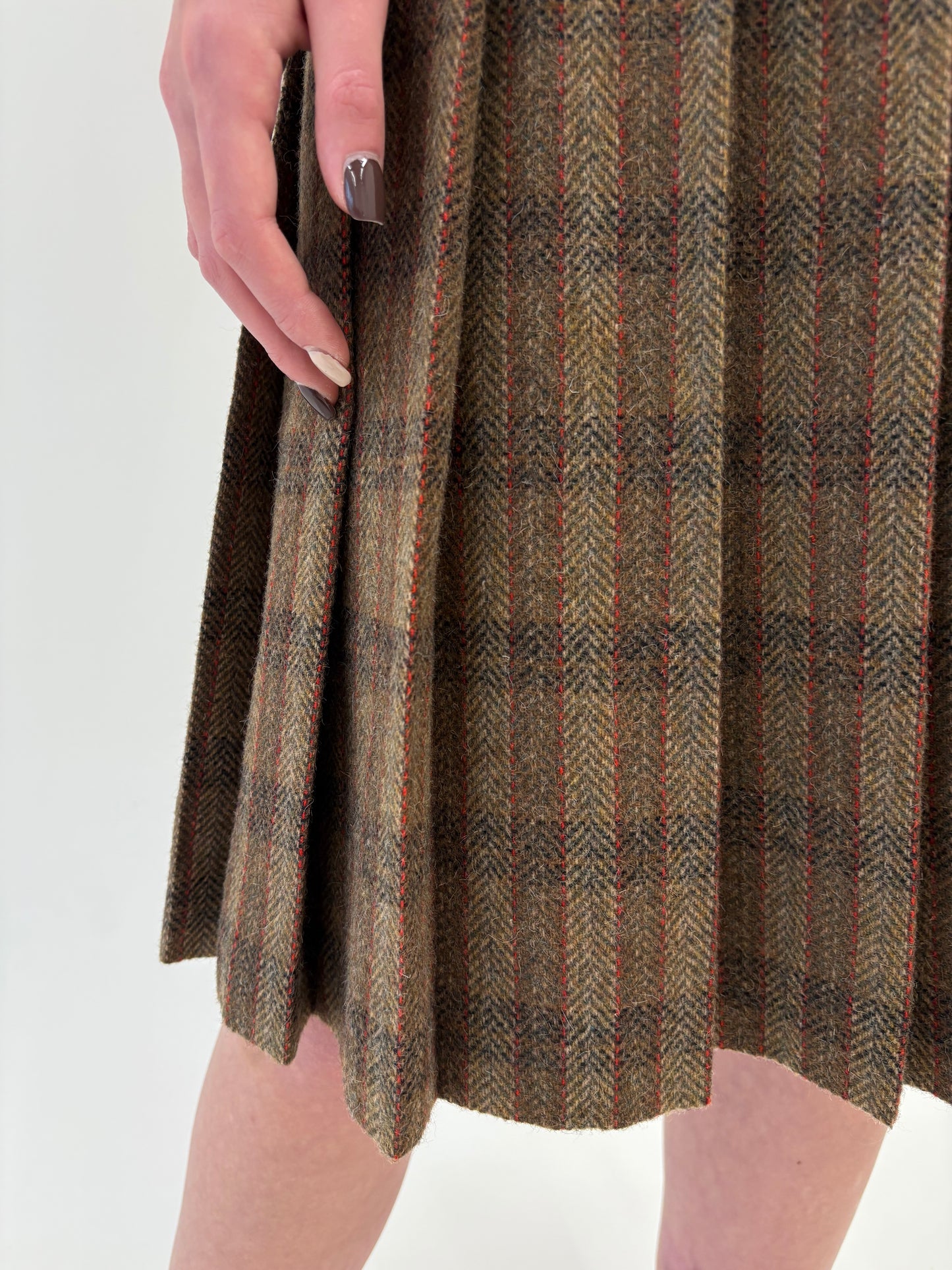 Fustă vintage plisată dark camel în carouri burgundy din lana groasă