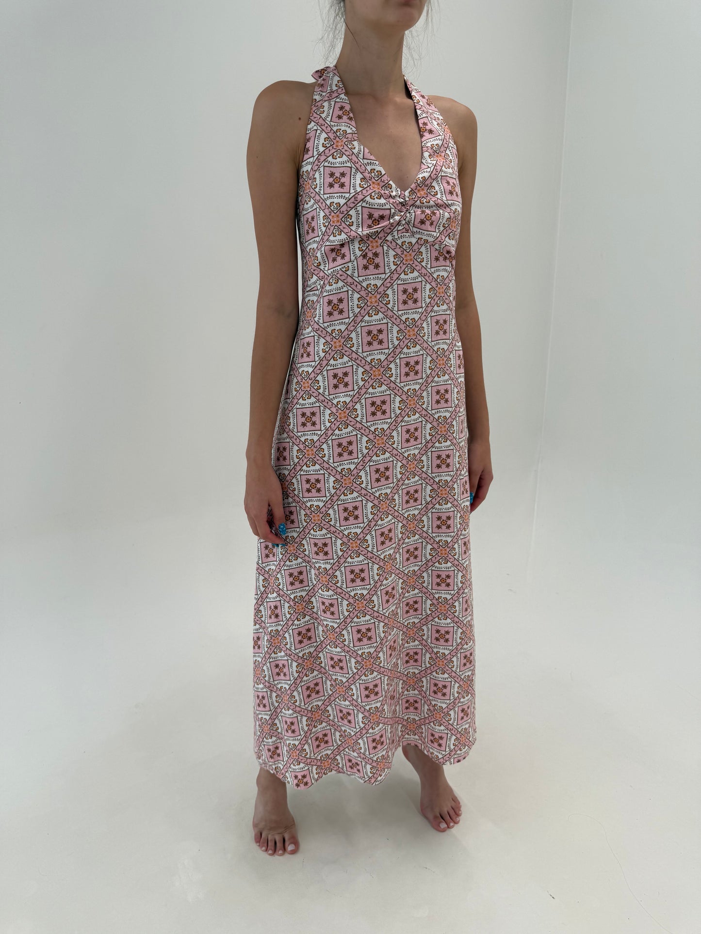 Rochie maxi halterneck cu print în nuanțe de roz din bumbac premium