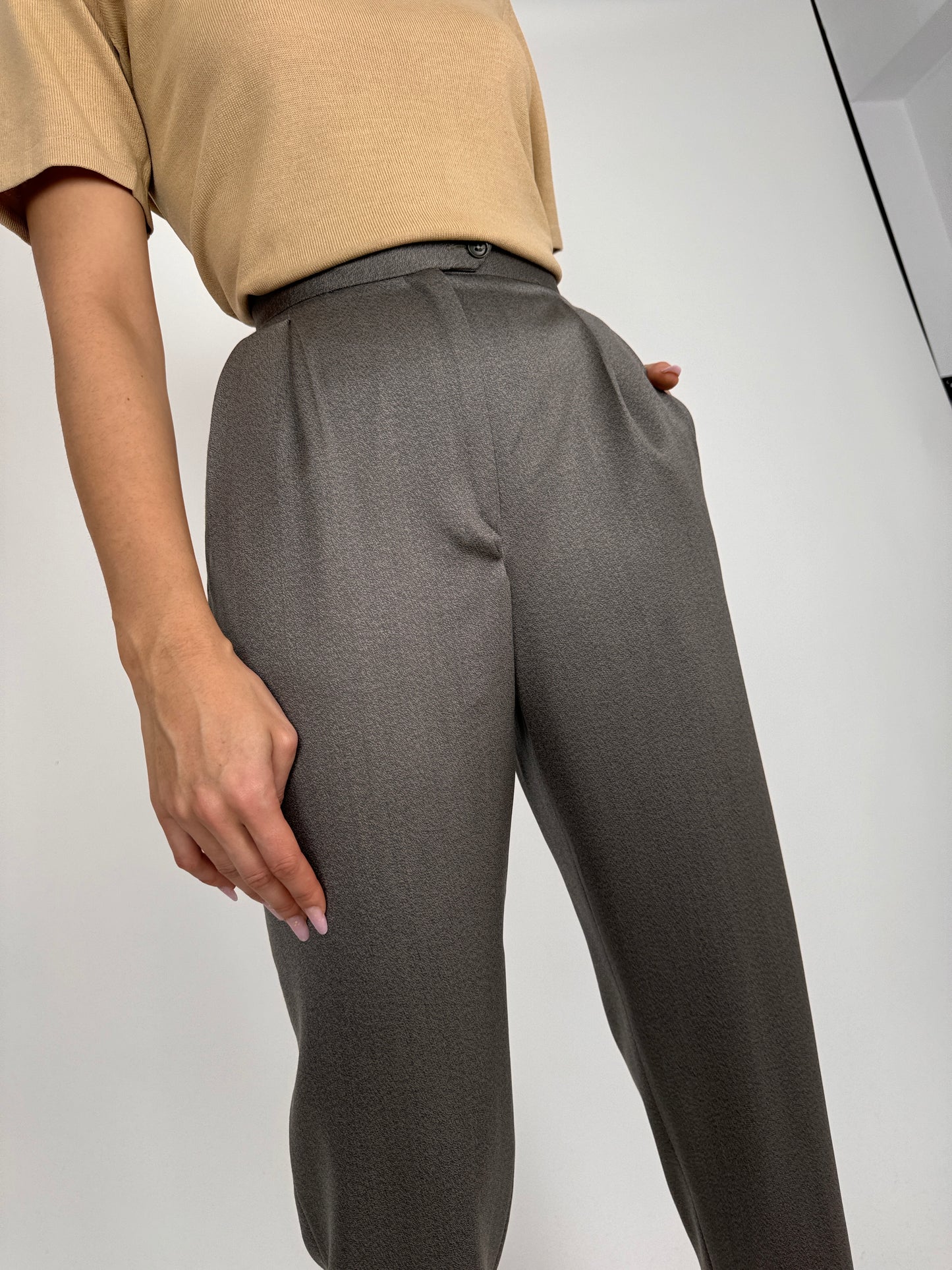 Pantaloni warm gray din stofă excepțională de lana lucioasă