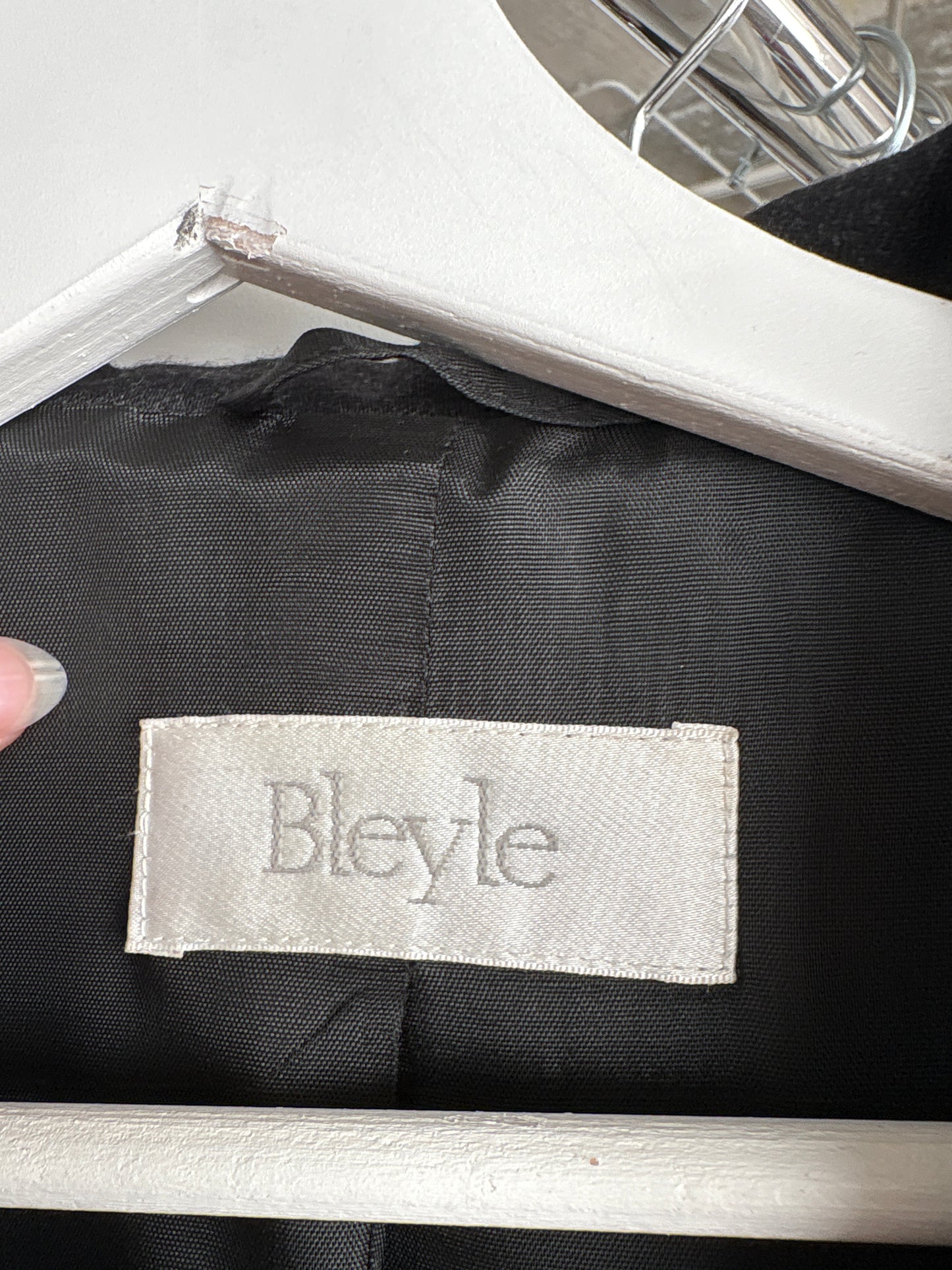 Sacou charcoal gray din lana structurată cu nasturi metalici aurii