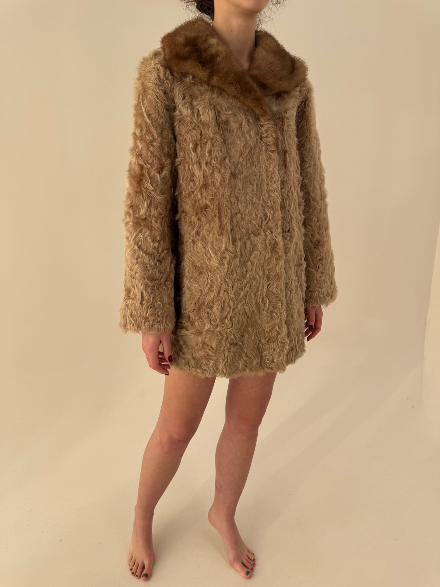 Blană vintage luxury mouton frisé light camel cu guler din blană de nurcă