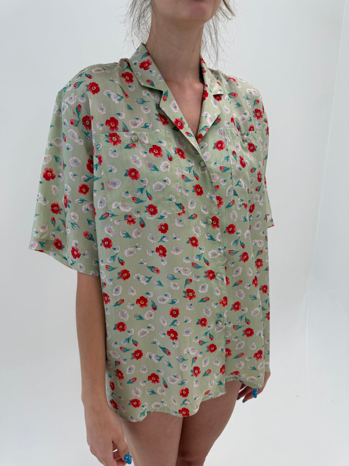Cămașa light green cu print floral cu maci din mătase naturală