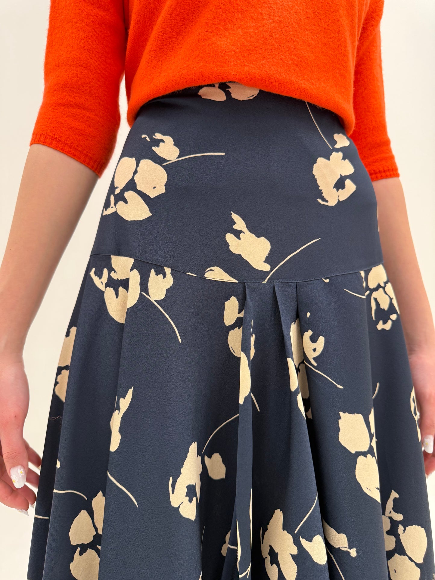 Fustă Navy cu print floral camel în croi ultra chic și talie ultra înaltă