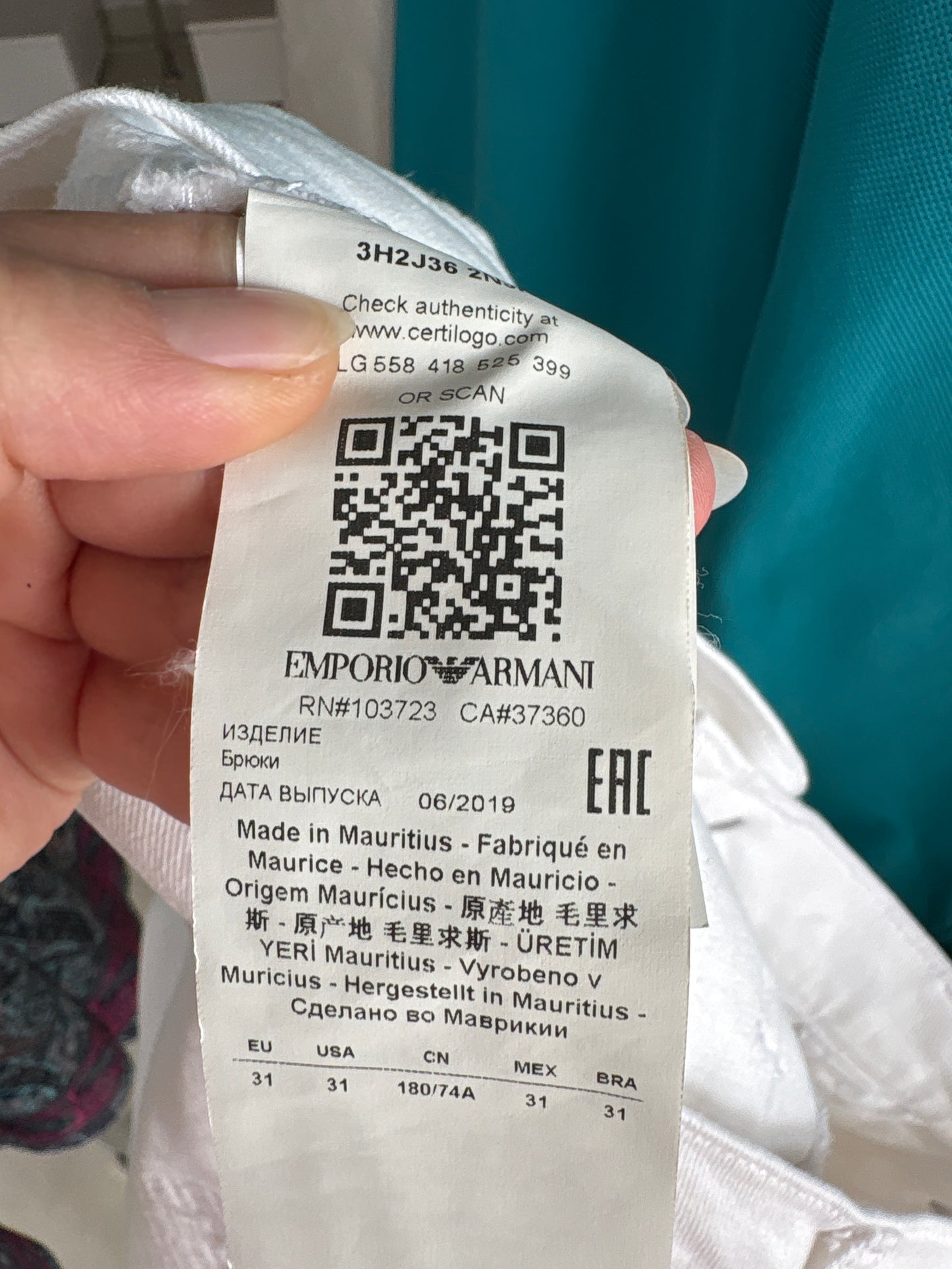 Jeans de vară Armani ripped effect in croi clasic ultra confort