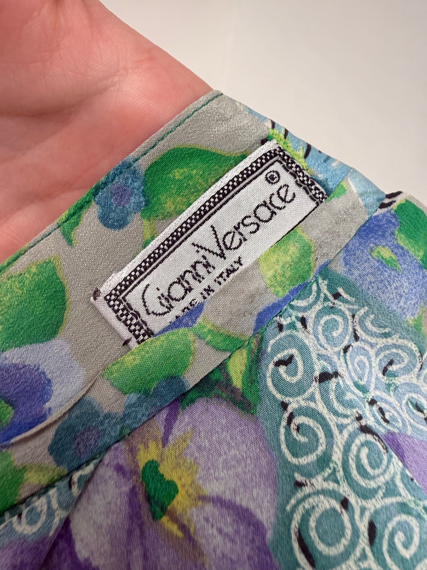Fustă vintage Versace din mătase naturală cu print superb specific brandului