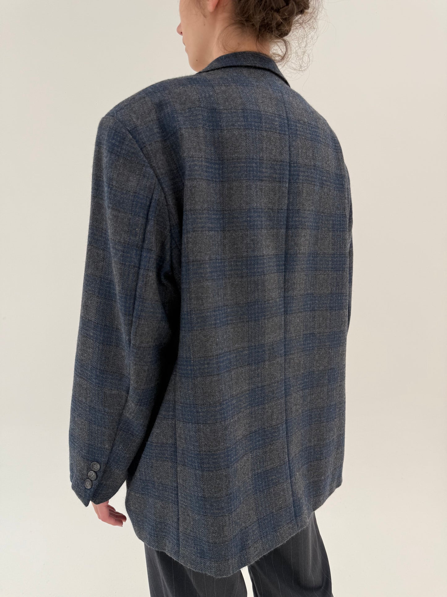 Sacou vintage în croi actual din lana plină extrafina certificată și culori neutre