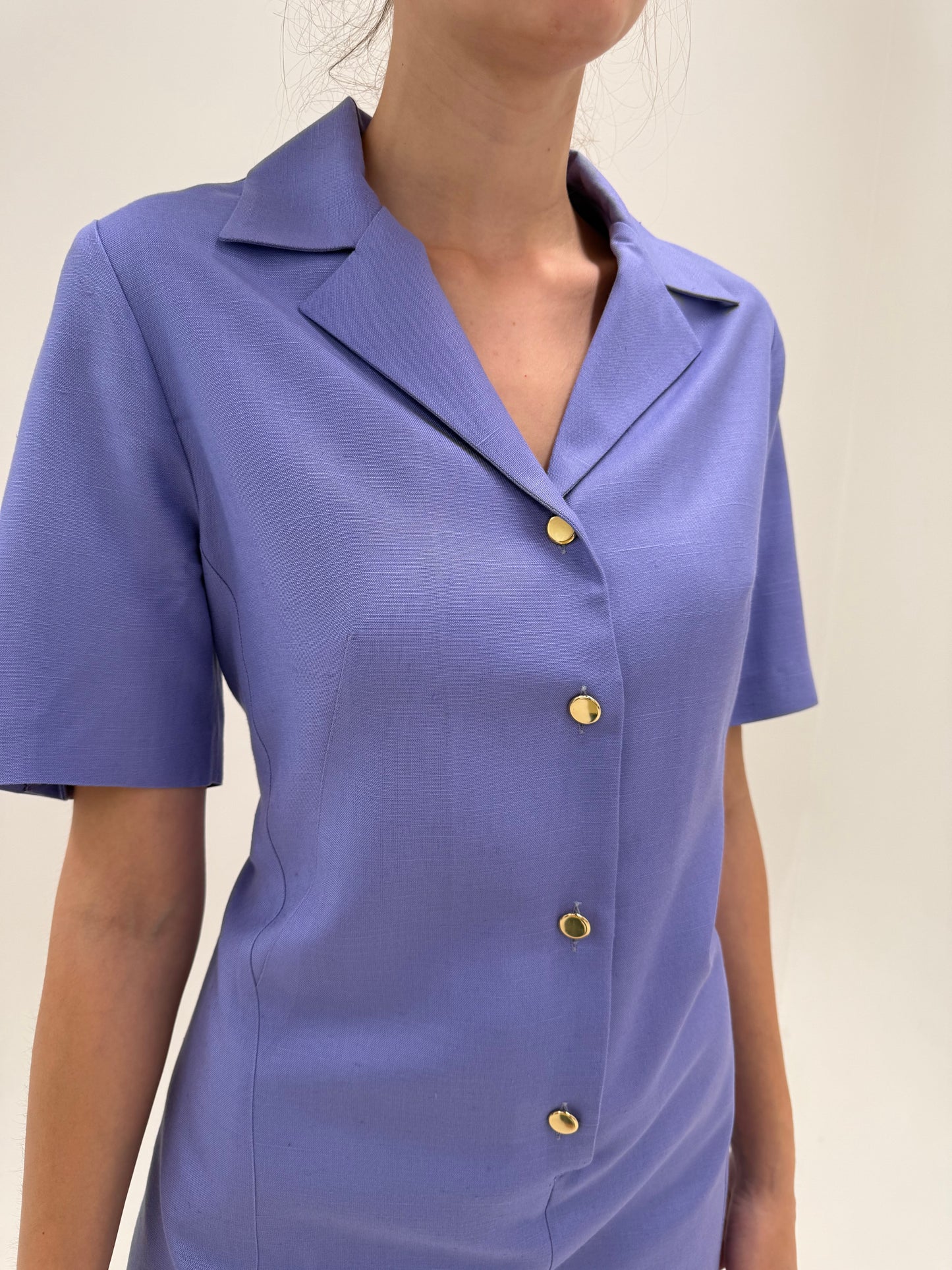 Rochie lavandă în croi clasic din pânză ușor structurată