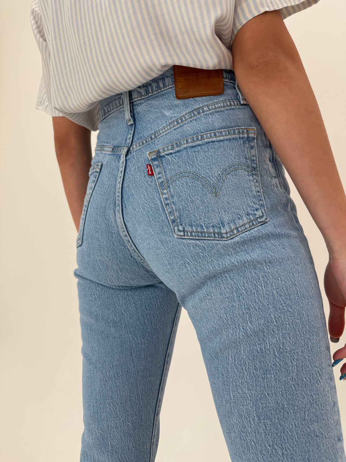Jeans Levi’s 501 premium tall ușor modelatori lighter classic wash