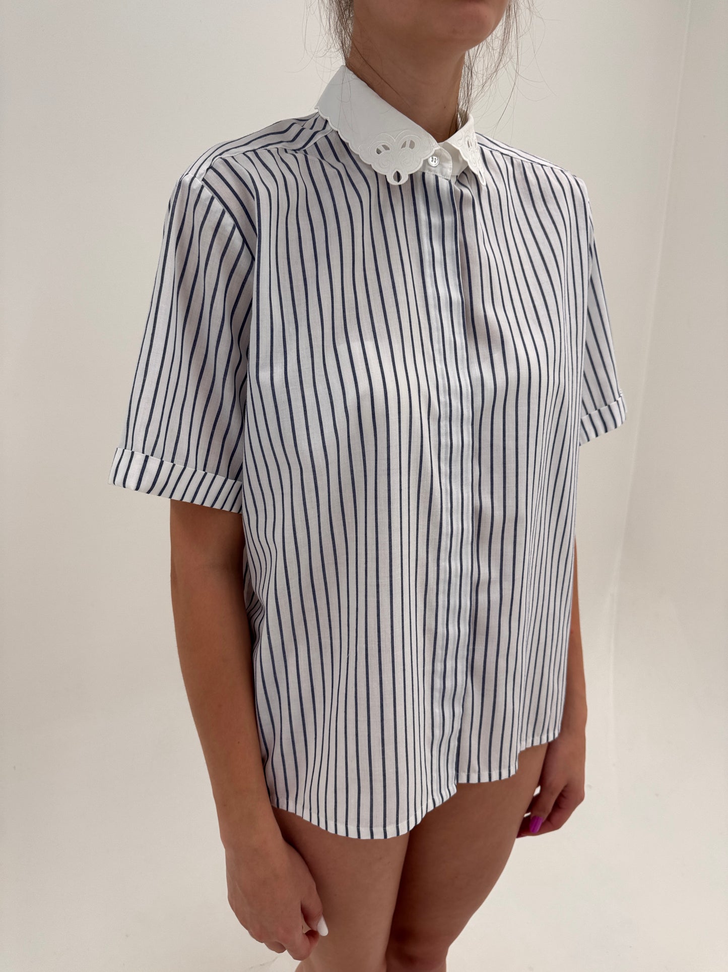 Cămașa vintage în dungi Navy cu guler brodat din poplin premium de bumbac