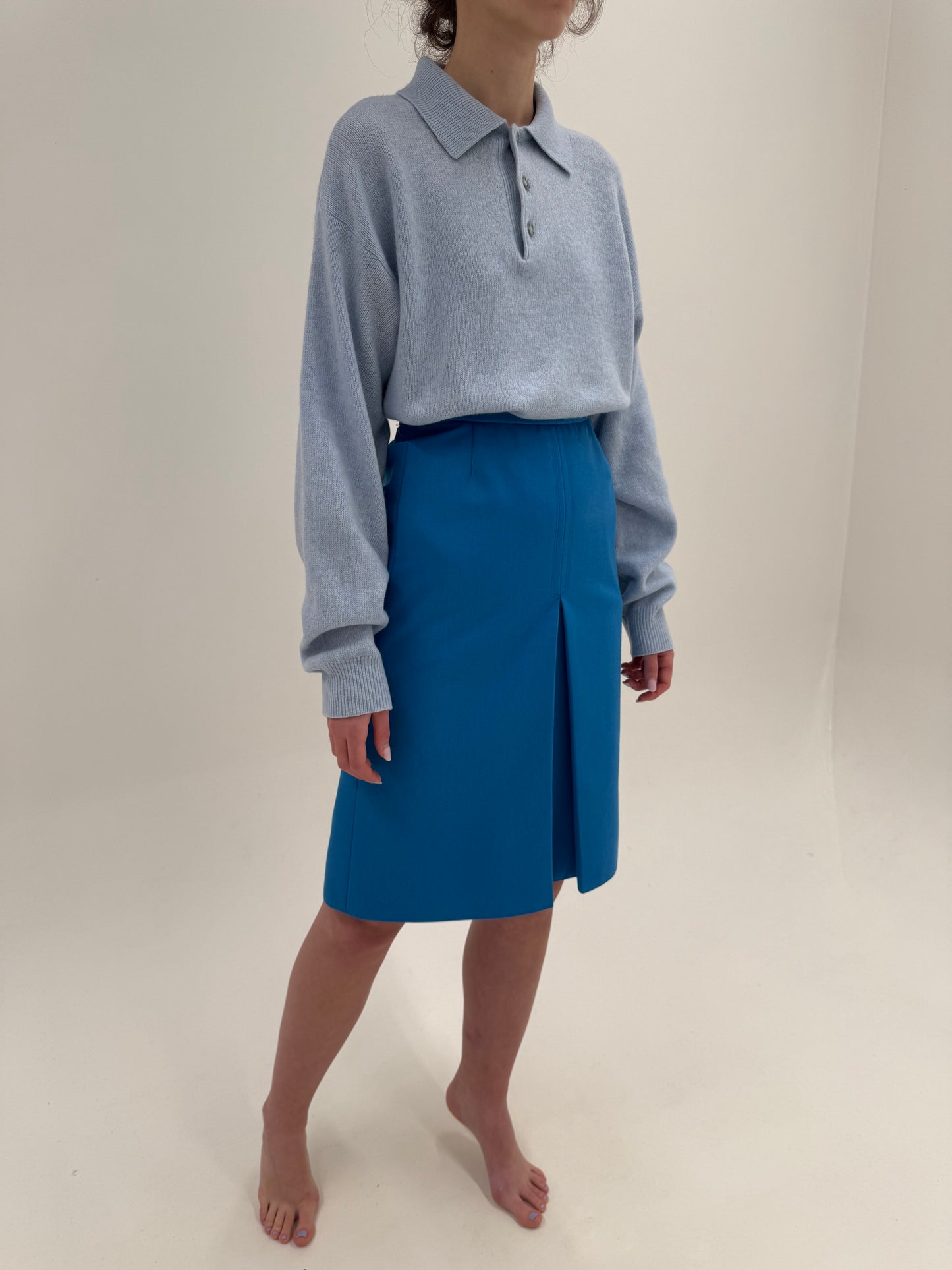 Fustă midi albastru ciel din lana extafina cu talie marcată