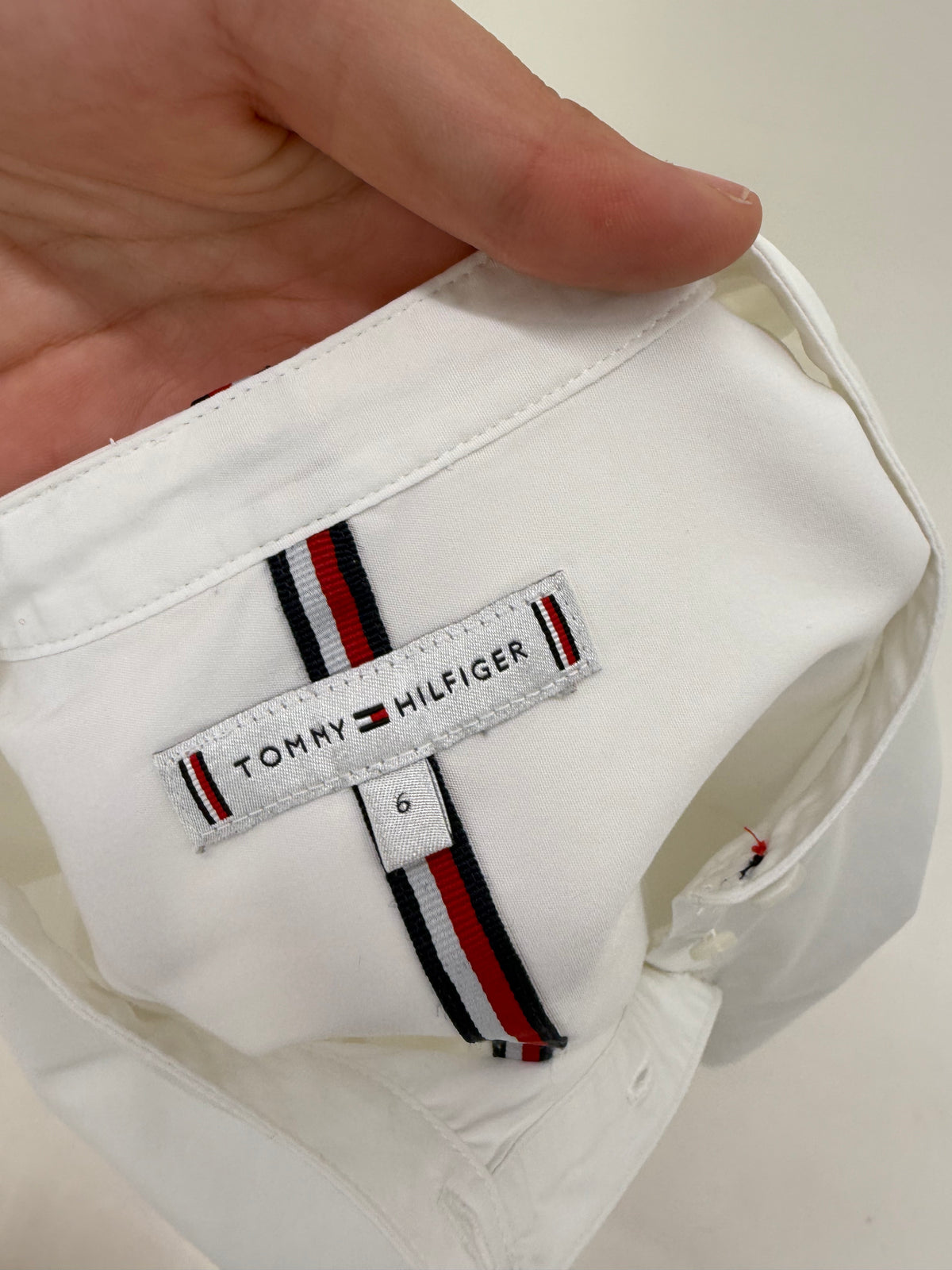 Cămașa Tommy Hilfiger din poplin de bumbac excepțional în croi lejer