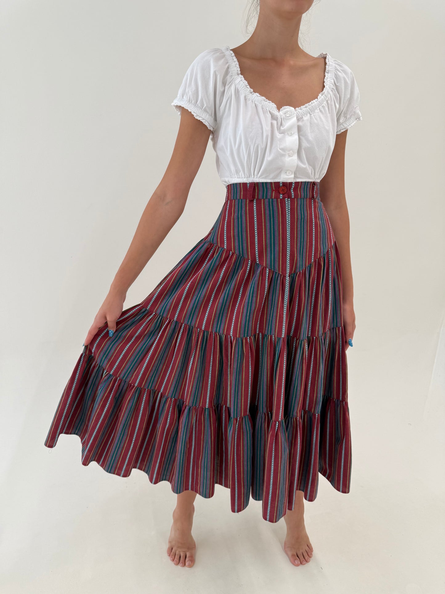 Fustă vintage maxi burgundy cu jeans blue cu talie ultra marcată din canvas