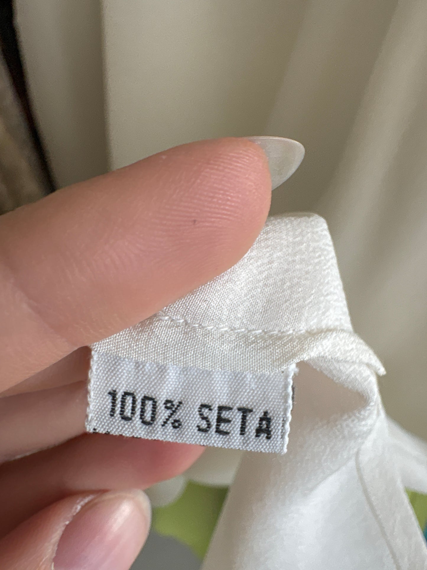 Top italian în croi minimalist din mătase naturală în croi lejer butter white