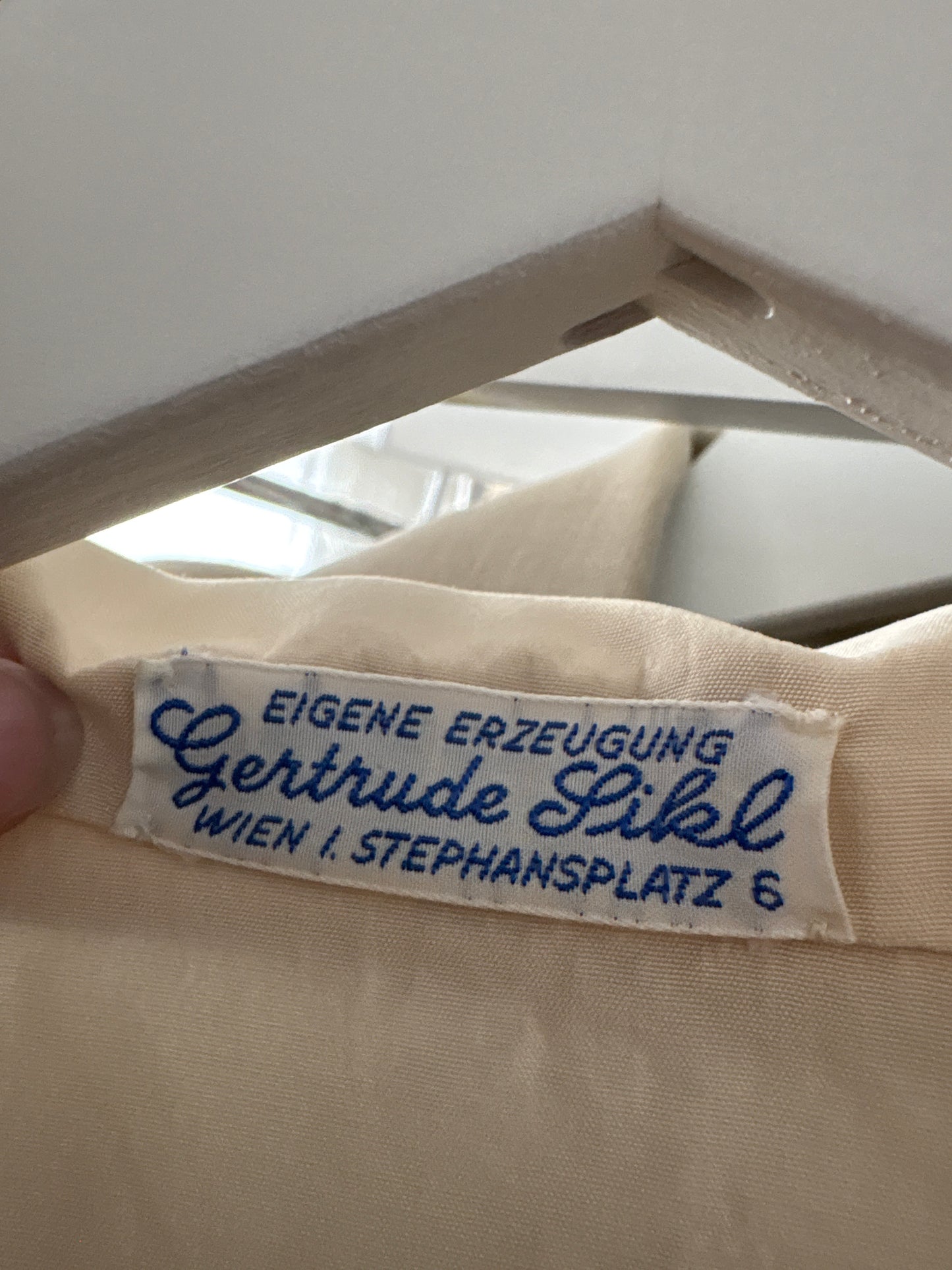 Cămașa vintage bijuterie din mătase naturală cambrata și broderie manuală