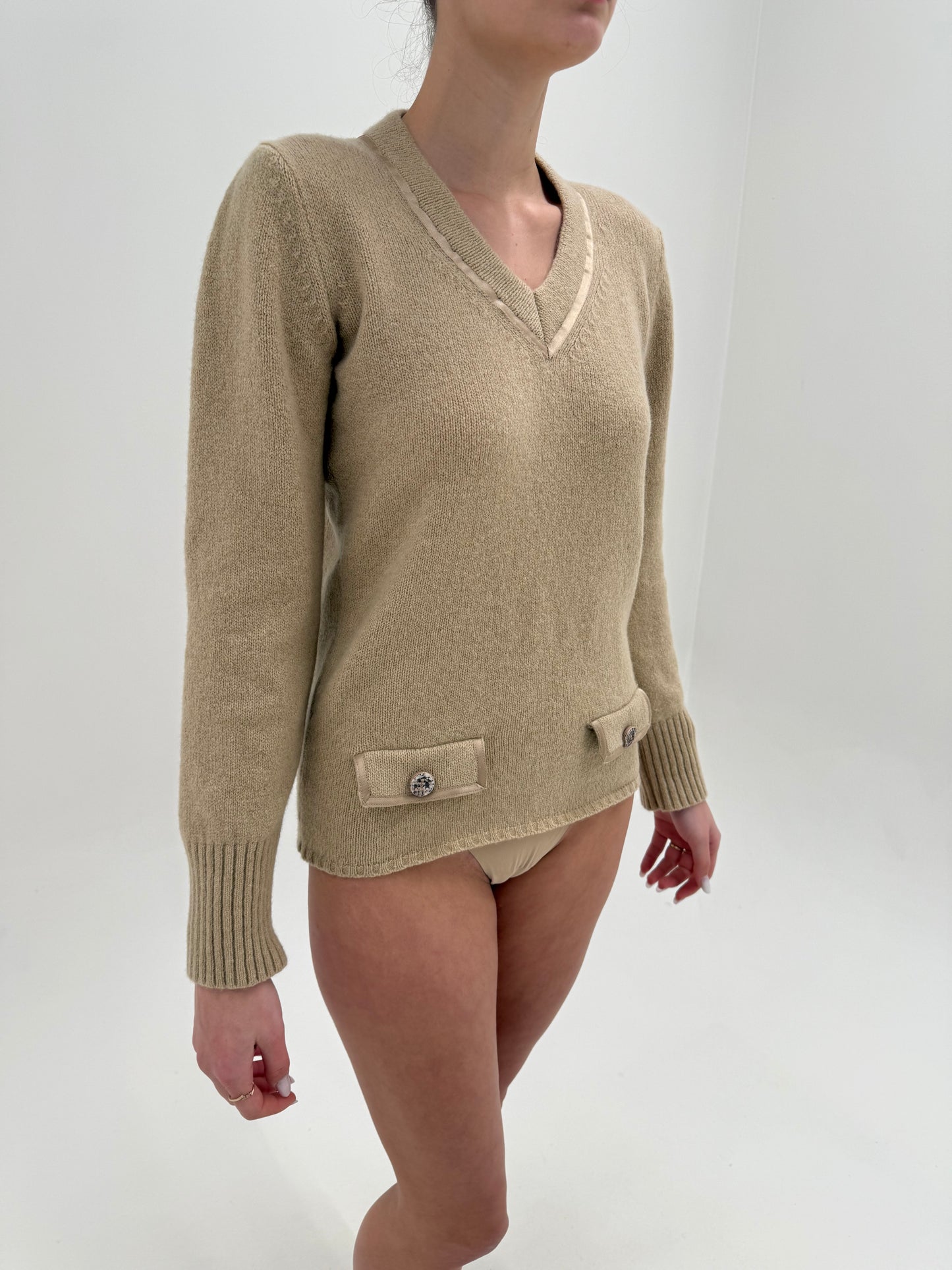 Pulover camel luxury Trussardi în anchior și croi chic din mix de lana extrafina