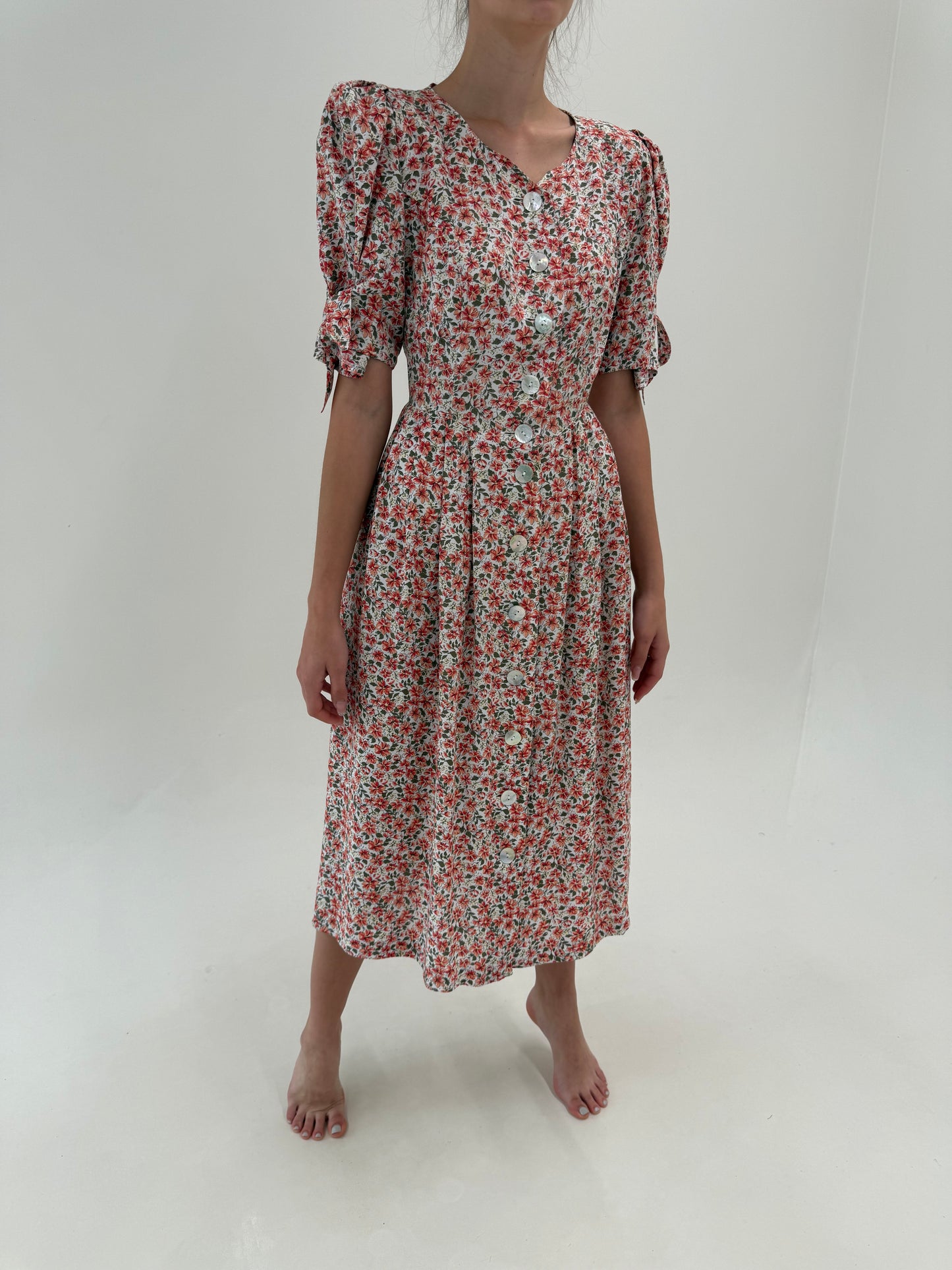 Rochie vintage maxi cu corsaj din pânză moale vaporoasă și umeri bufanți