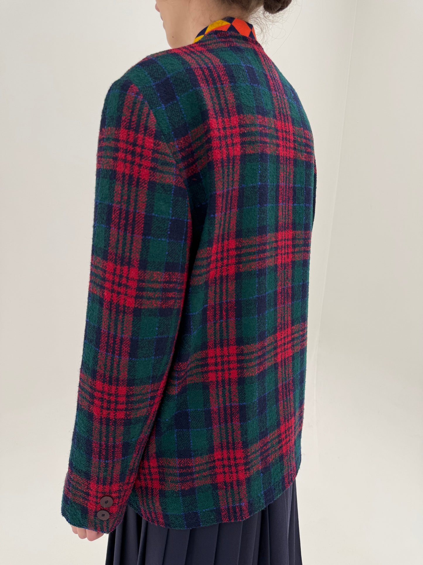 Sacou vintage din tweed de lana în croi minimalist și combinație clasică de culori