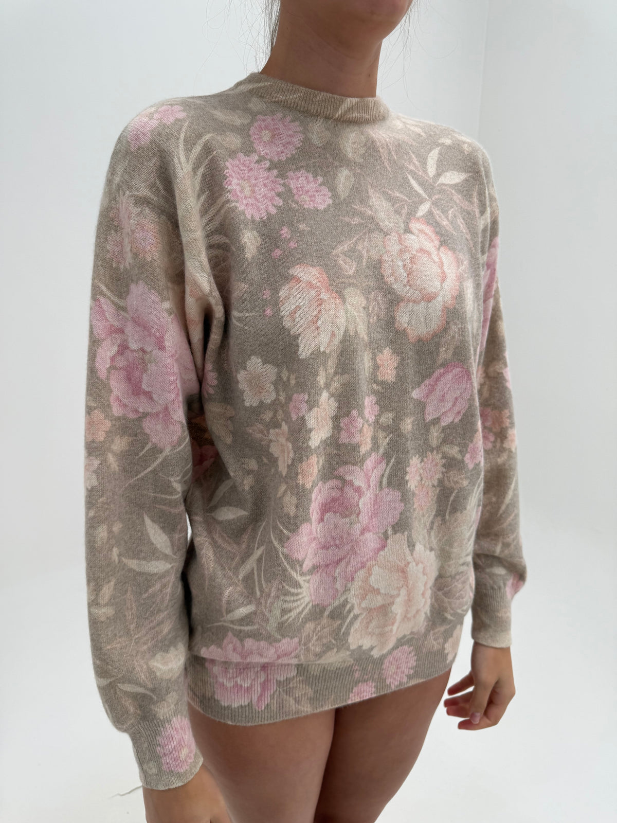 Pulover vintage italian light nude din lana extrafina cu Angora și print floral superb