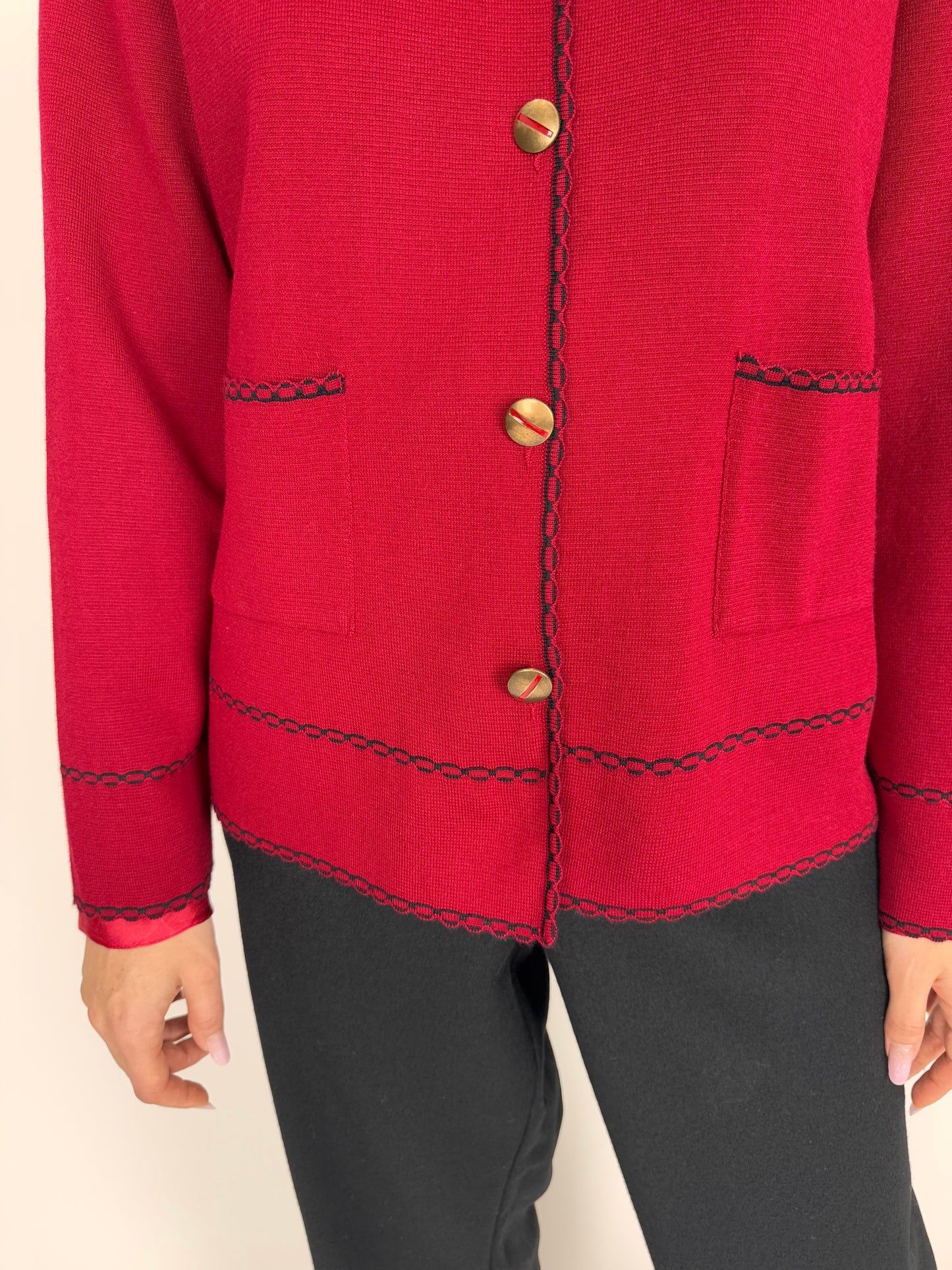 Cardigan în stil Chanel din lana extrafina de gramaj mare ruby red