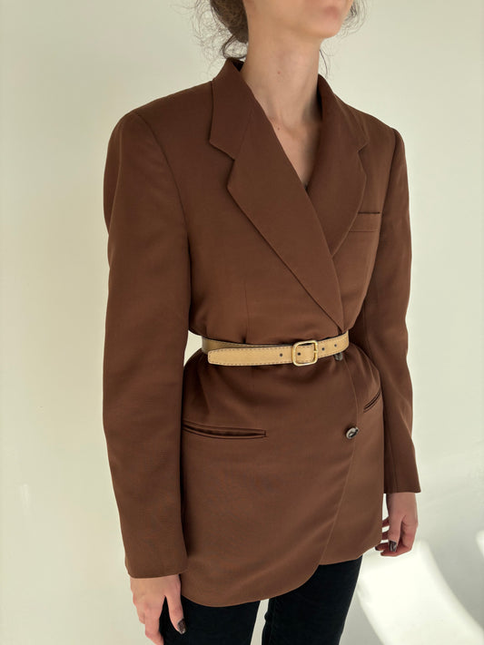 Sacou chocolate brown din lana ușor structurată în croi actual