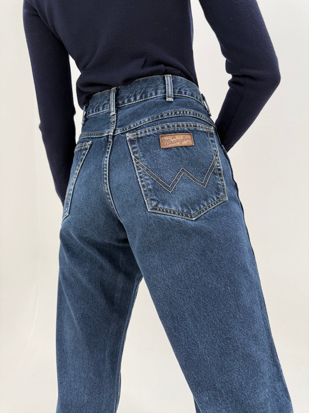 Jeans vintage premium Wrangler din bumbac gros dark wash classic fit