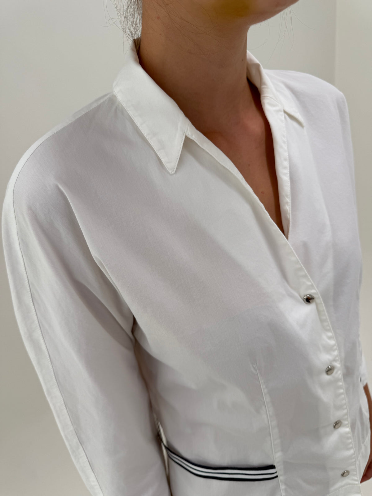 Cămașa Prada petite în croi ușor cambrat cu influențe casual chic