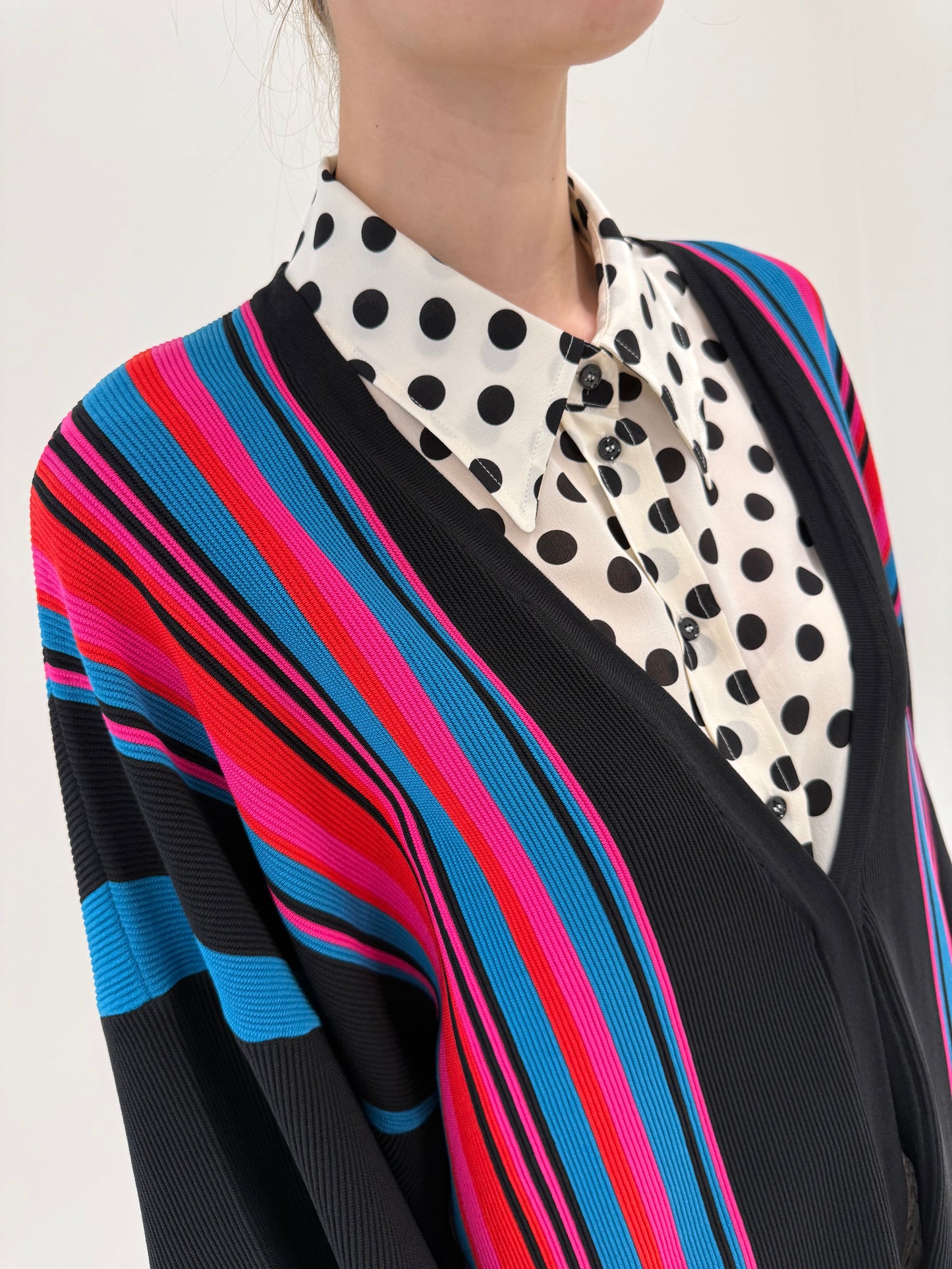 Cardigan lung negru luxury Trussardi cu dungi în culori tari și influențe de kimono