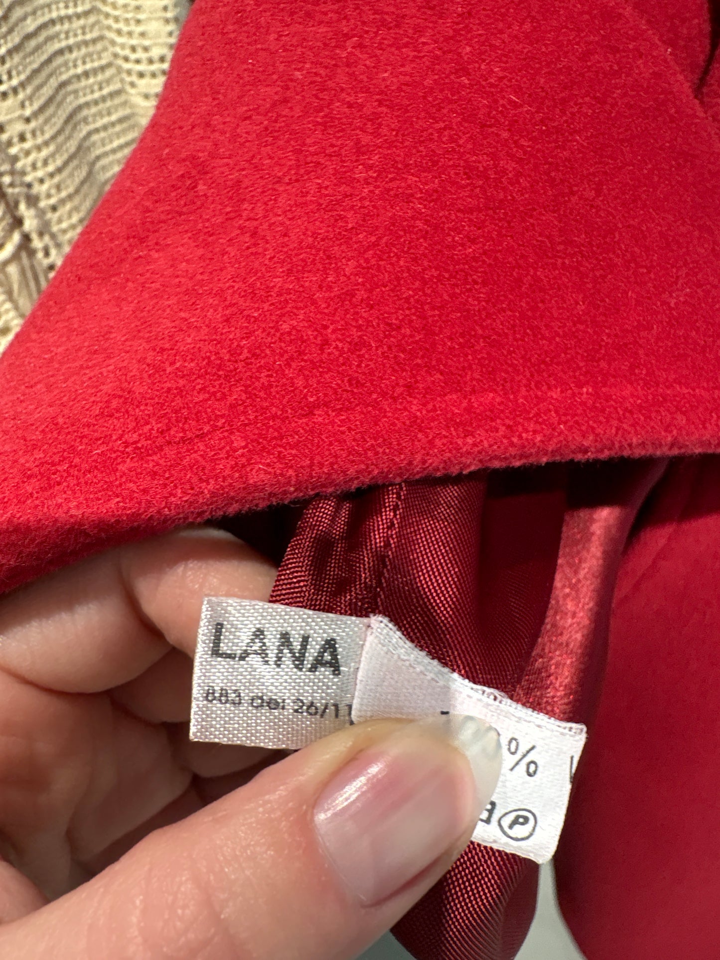 Palton italian dark red în croi minimalist atemporal din lana extrem de fină