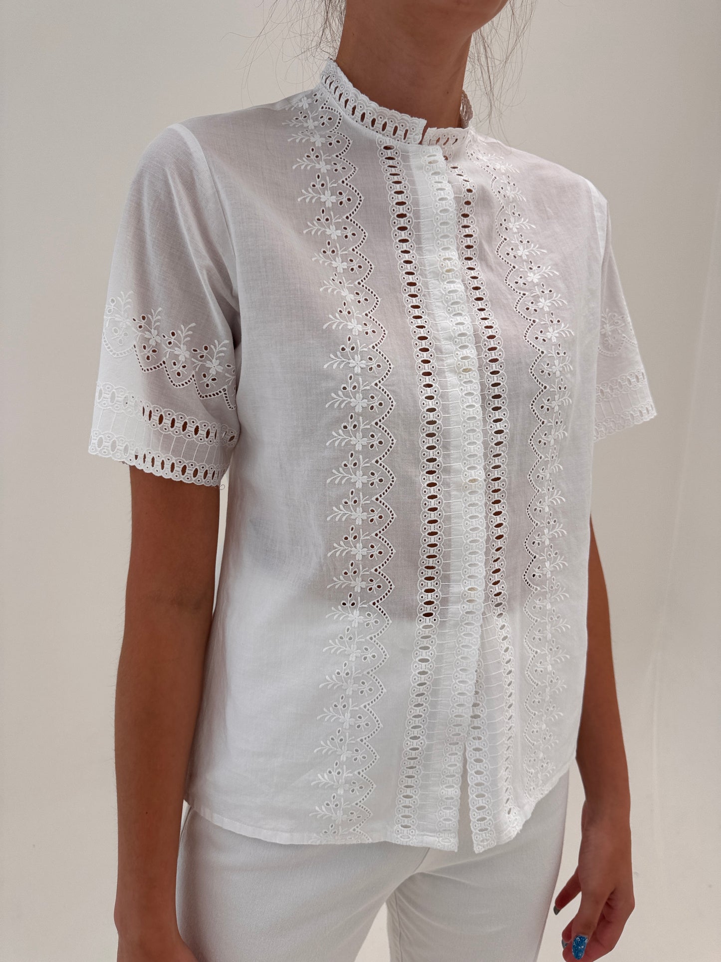 Cămașa vintage din panzica de bumbac excepțional cu broderie anglaise