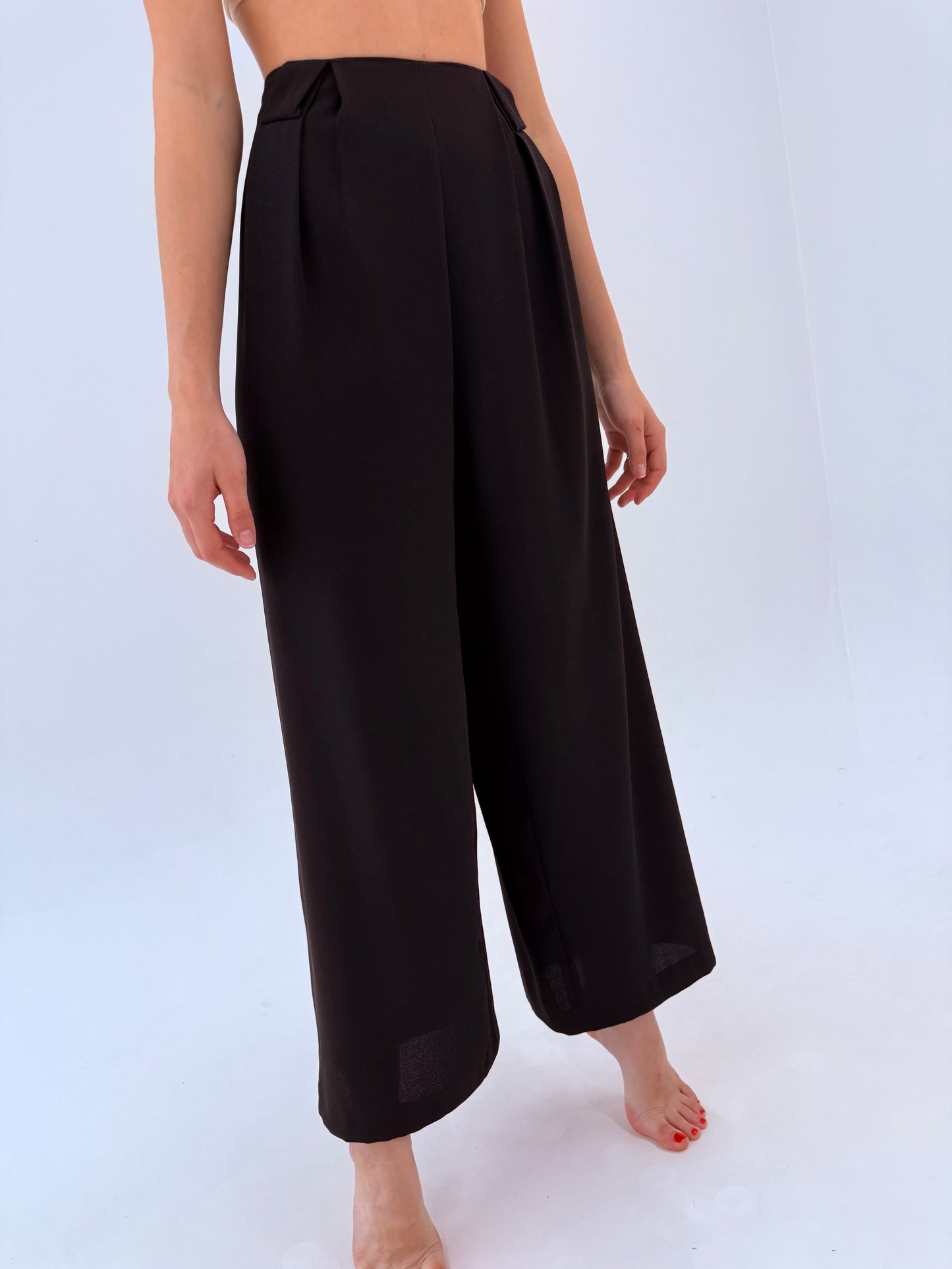 Pantaloni palazzo de la zi la seară cu pense adânci si talie extrem de înaltă elastică